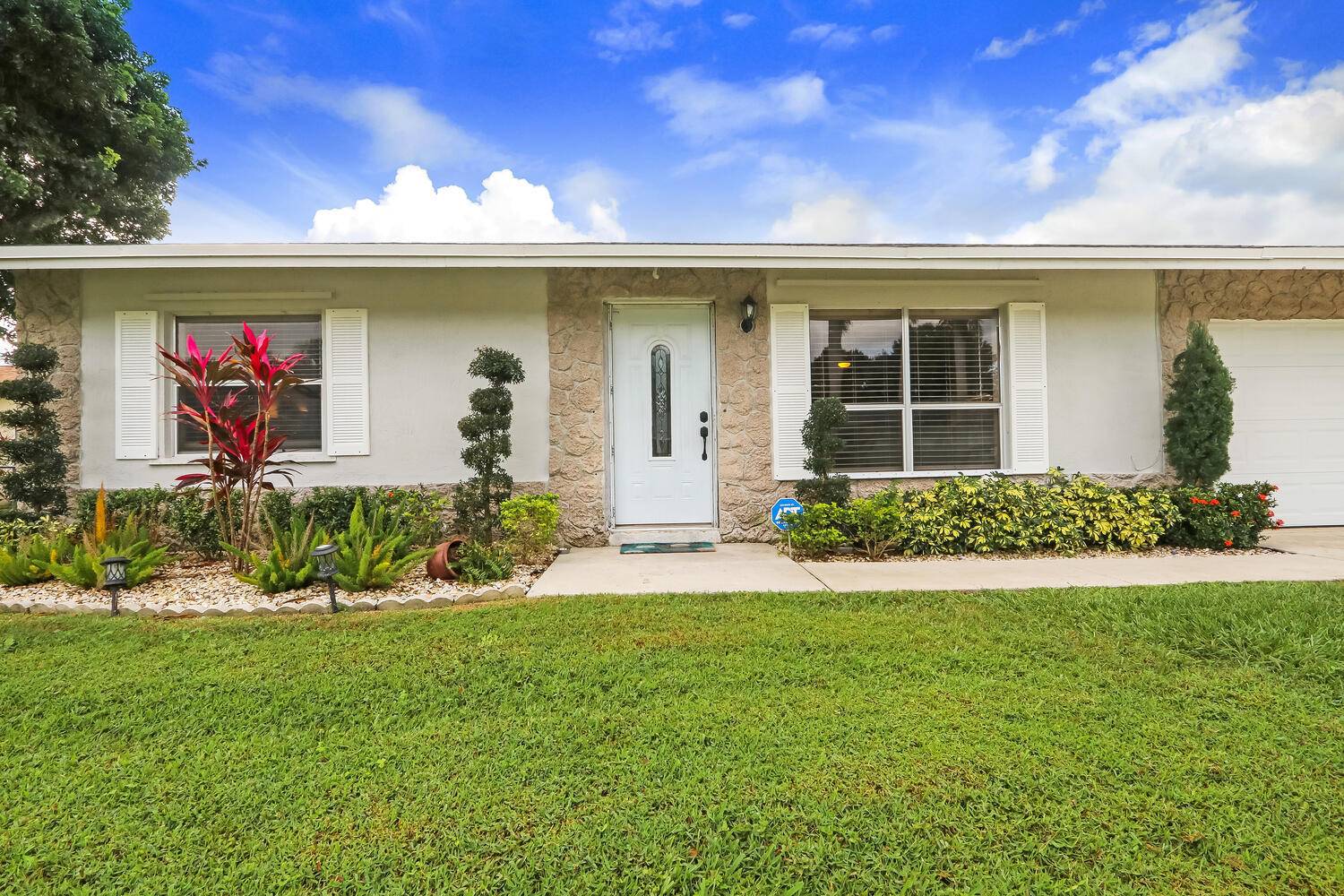 Lake Worth, FL 33463,4596 Blue Pine CIR