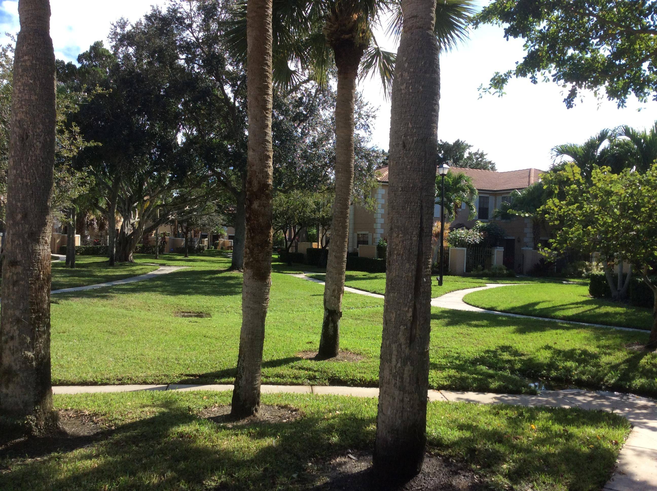 Palm Beach Gardens, FL 33418,392 Prestwick CIR 2