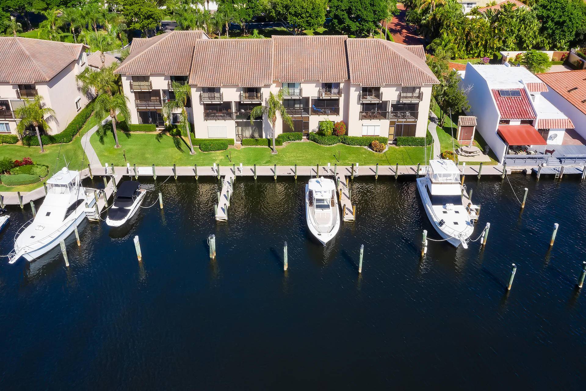 Delray Beach, FL 33483,300 Captains Walk 111