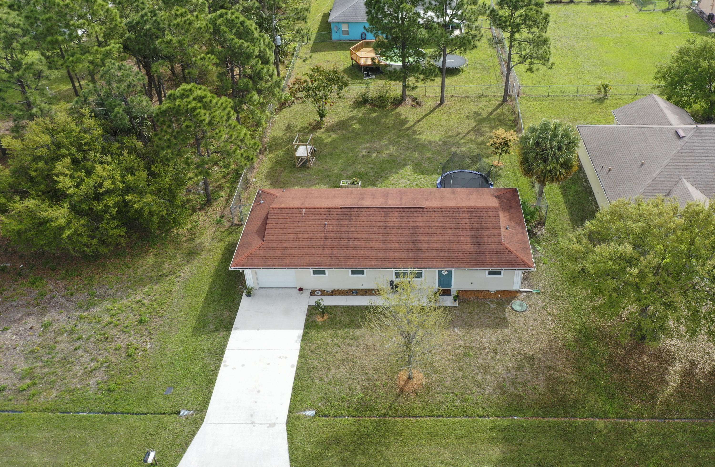 Port Saint Lucie, FL 34983,431 SW Peach ST