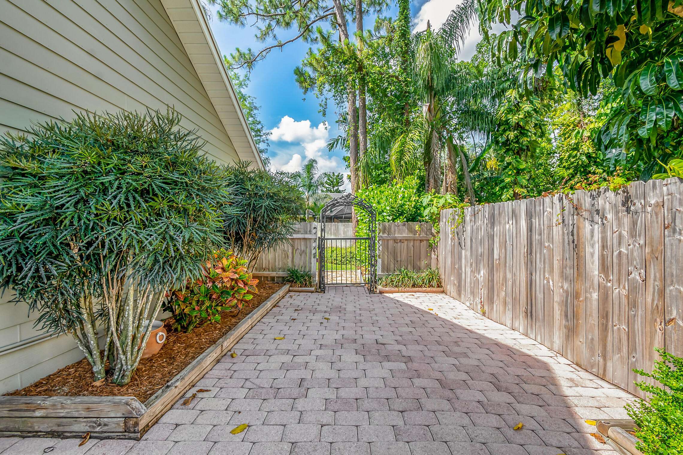 Wellington, FL 33414,511 Juniper PL