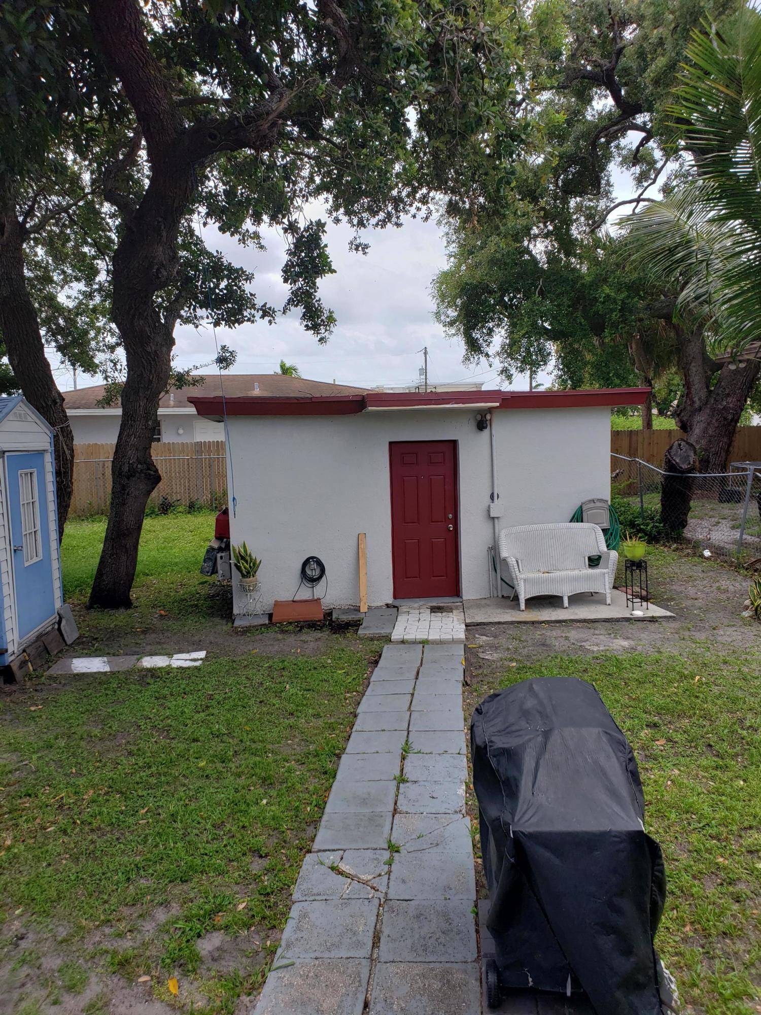 Dania Beach, FL 33004,601 SW 1 ST