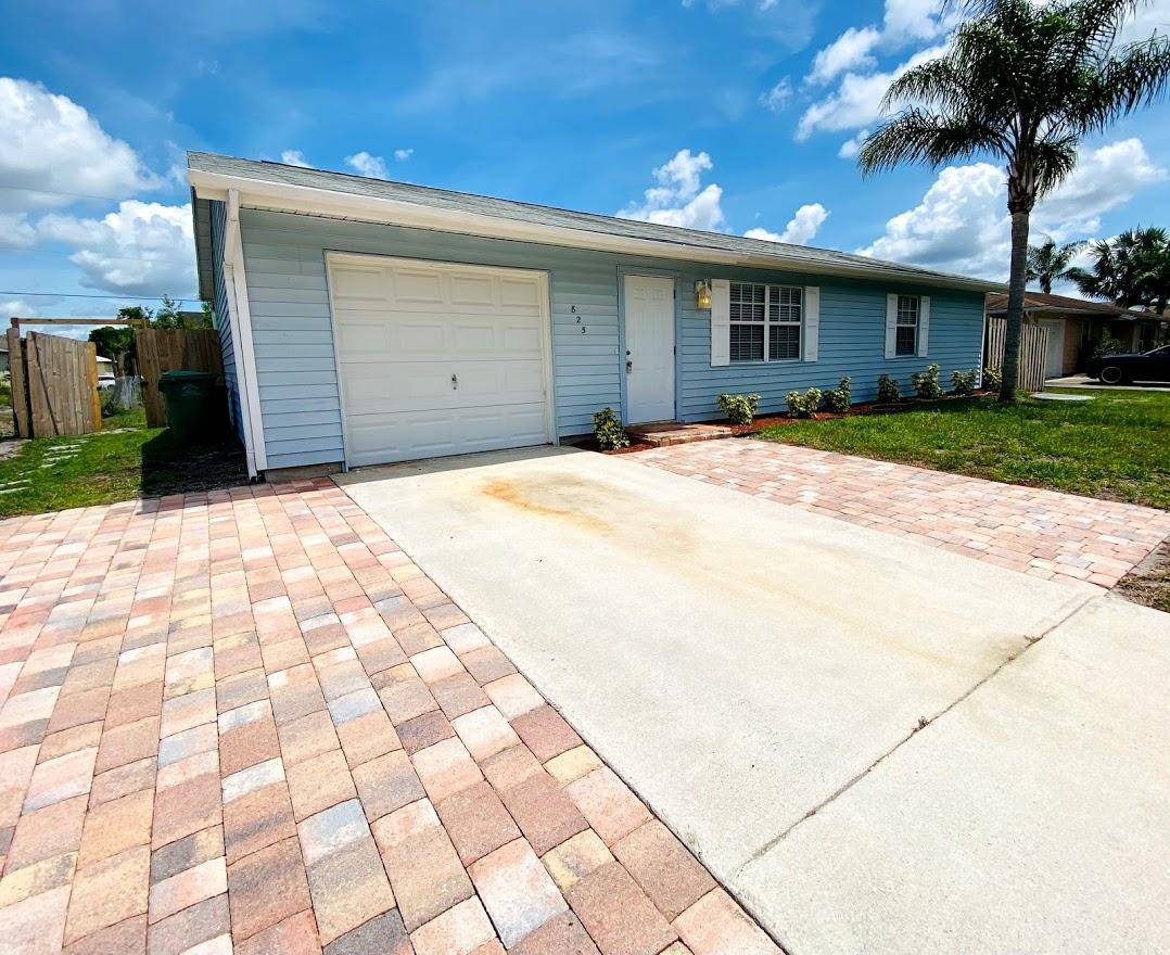 Port Saint Lucie, FL 34953,825 SW Canary TER