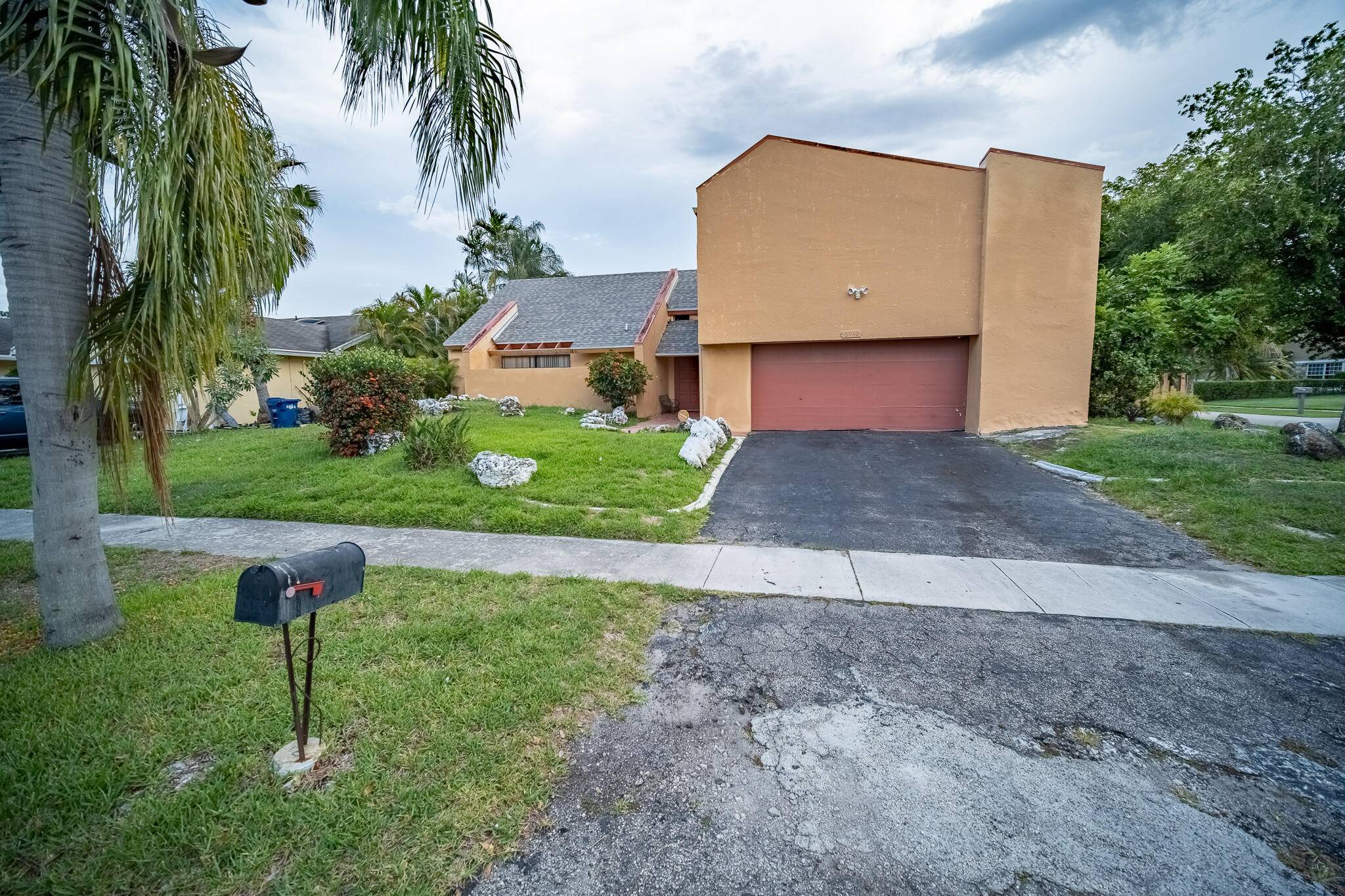 Lauderhill, FL 33319,6940 NW 45 St