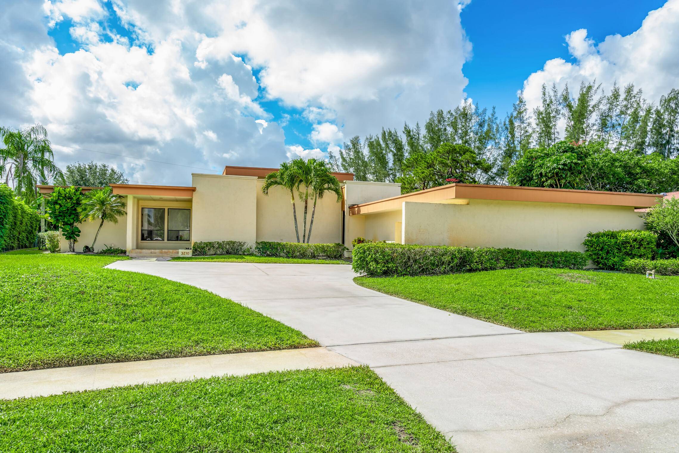 Lake Worth, FL 33467,3210 E Medinah CIR