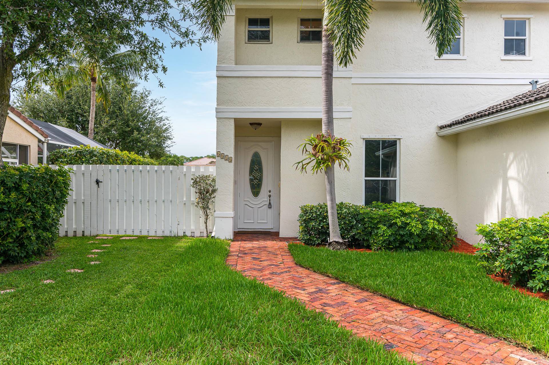 Greenacres, FL 33413,6414 Suntree CT