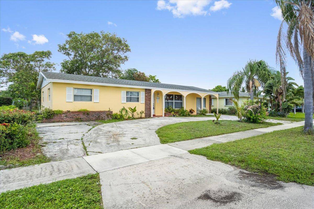 Riviera Beach, FL 33404,421 W 31st ST