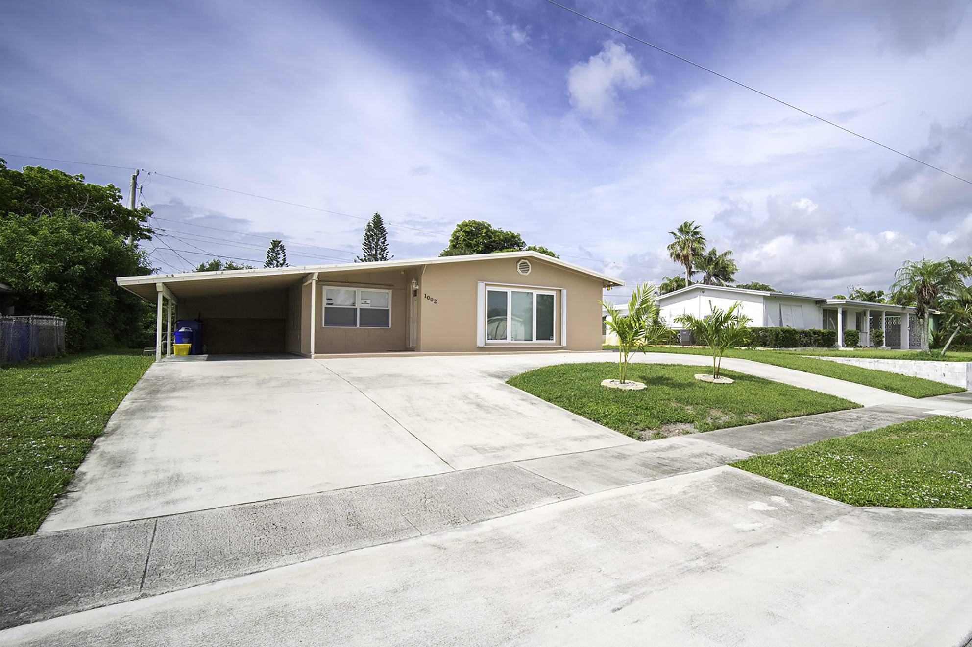 Lantana, FL 33462,1002 W Broward ST