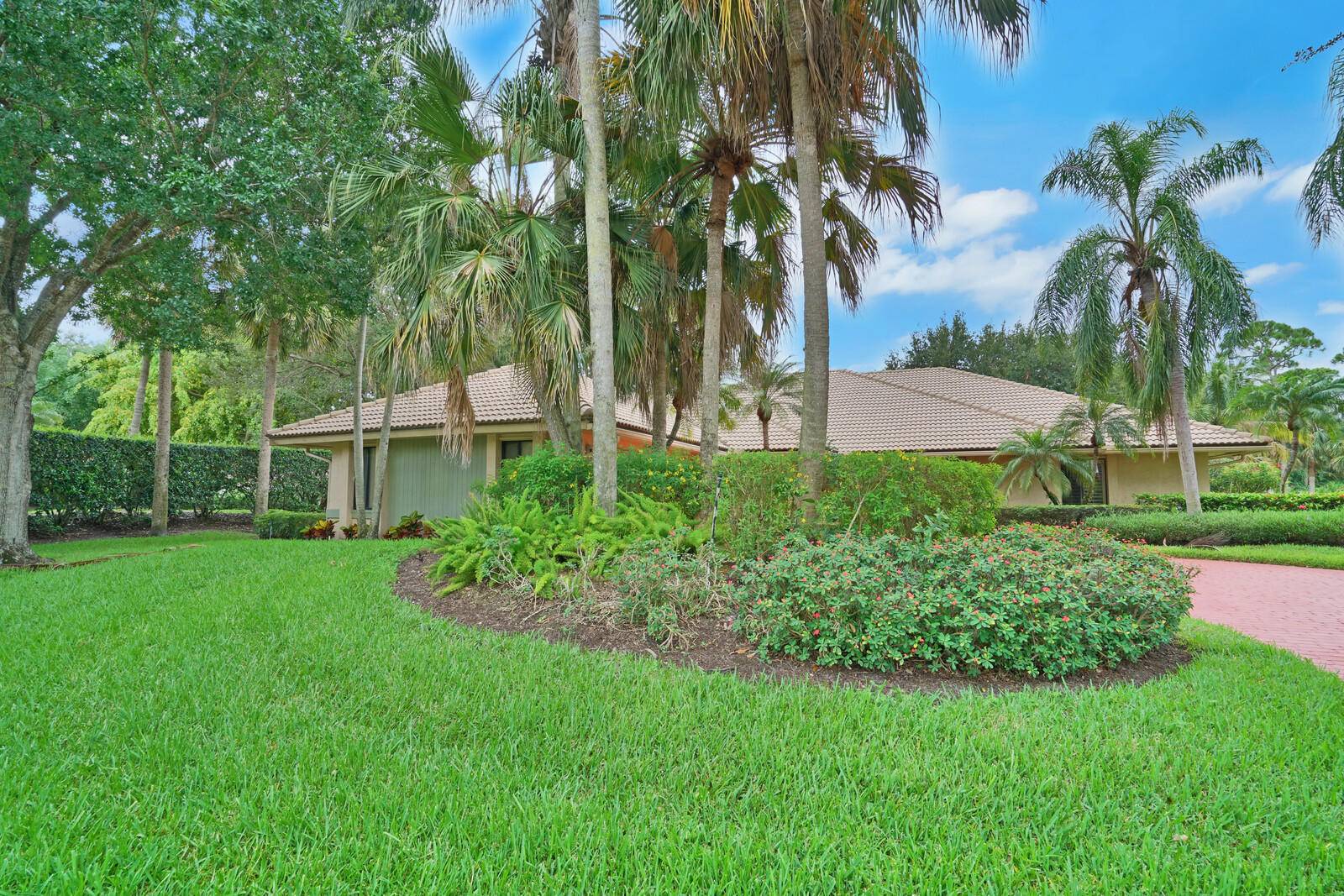 Palm Beach Gardens, FL 33418,14 Alston RD