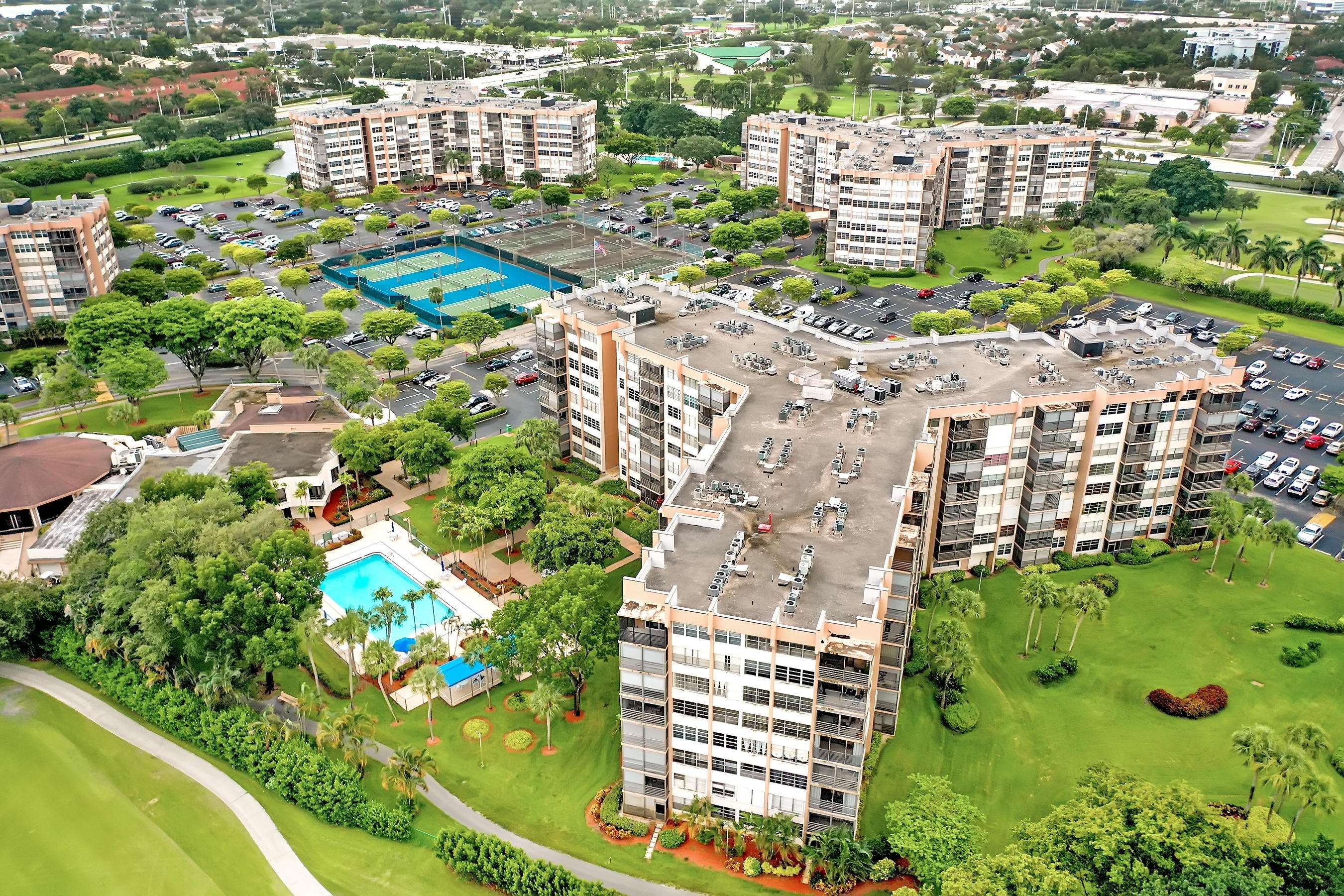 Pembroke Pines, FL 33026,1000 Saint Charles PL 611