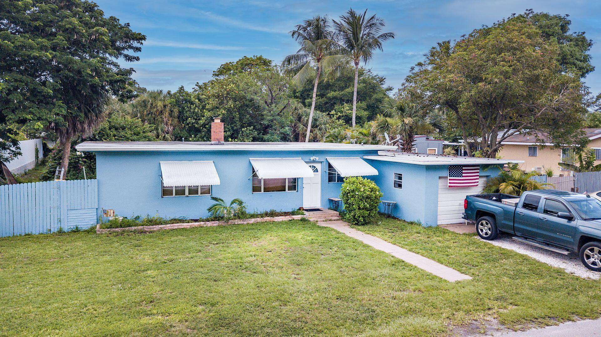 Lake Worth, FL 33461,924 Summer ST