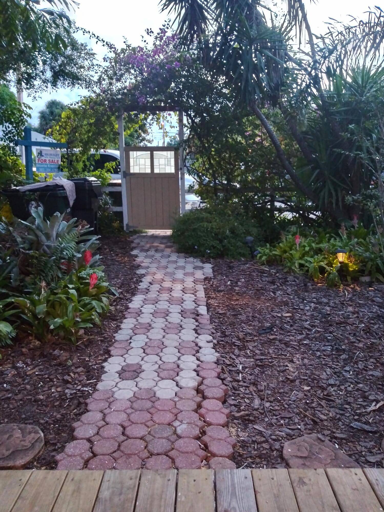 Lake Worth, FL 33460,618 N K ST