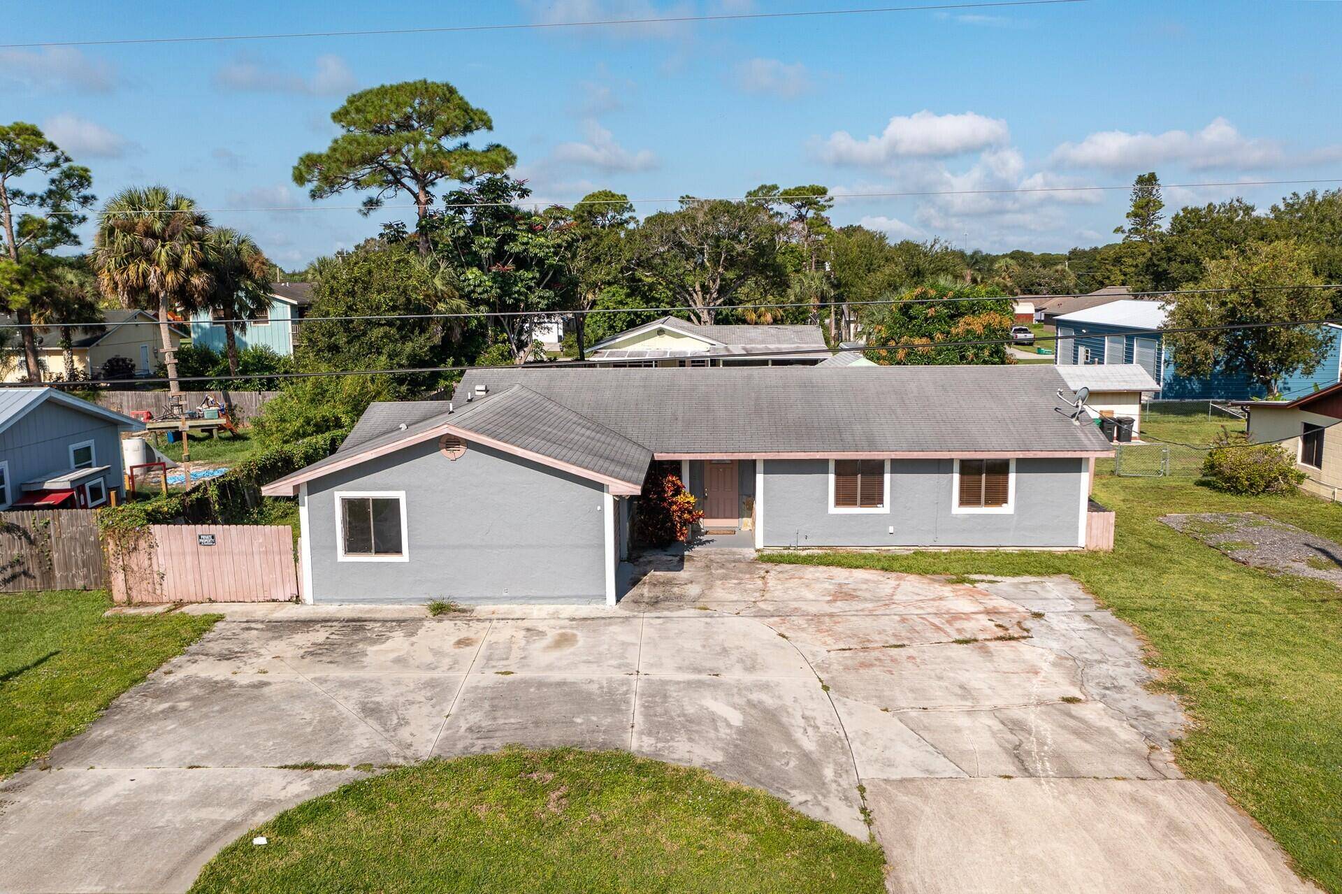 Fort Pierce, FL 34982,5203 Hickory DR