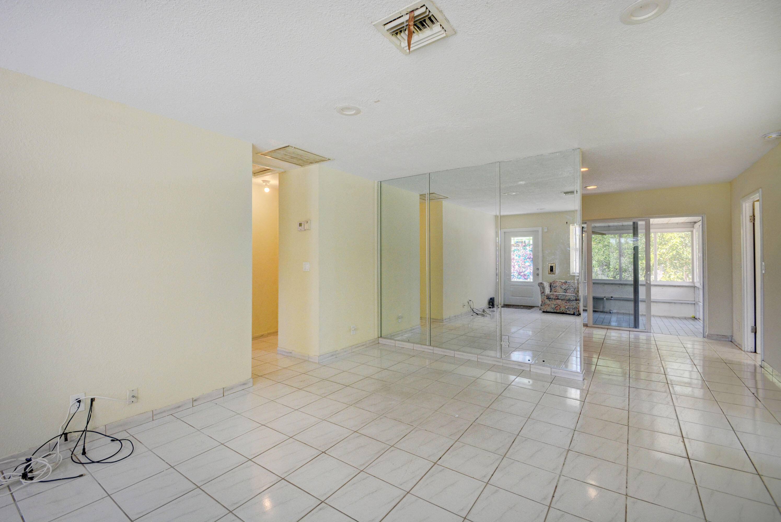 Greenacres, FL 33463,4208 Caesar CIR