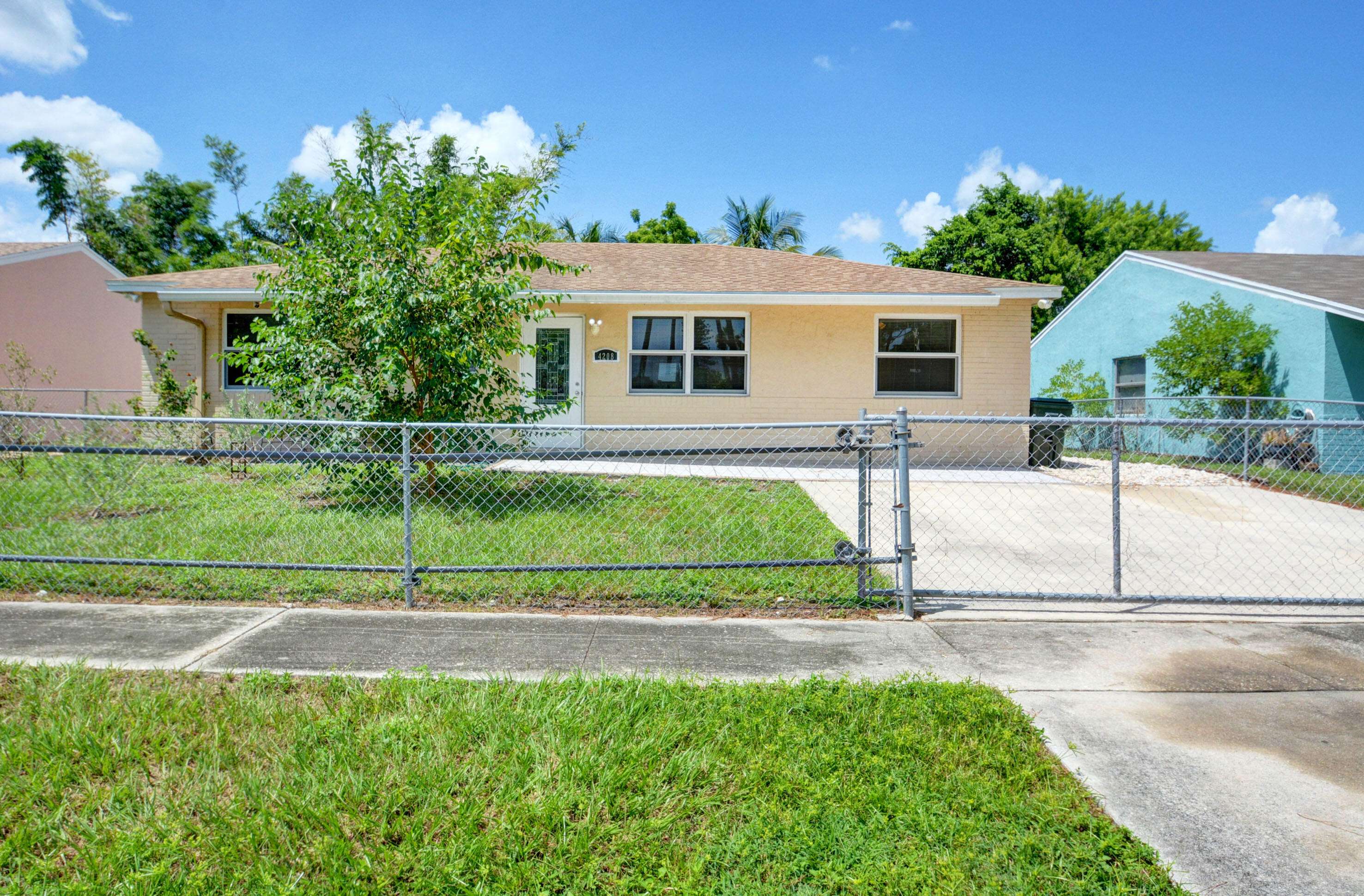 Greenacres, FL 33463,4208 Caesar CIR