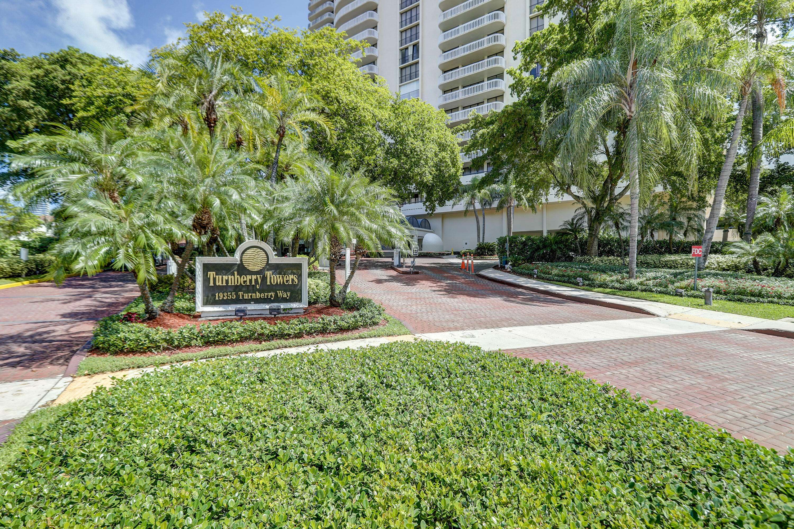 Aventura, FL 33180,19355 Turnberry WAY 11  D