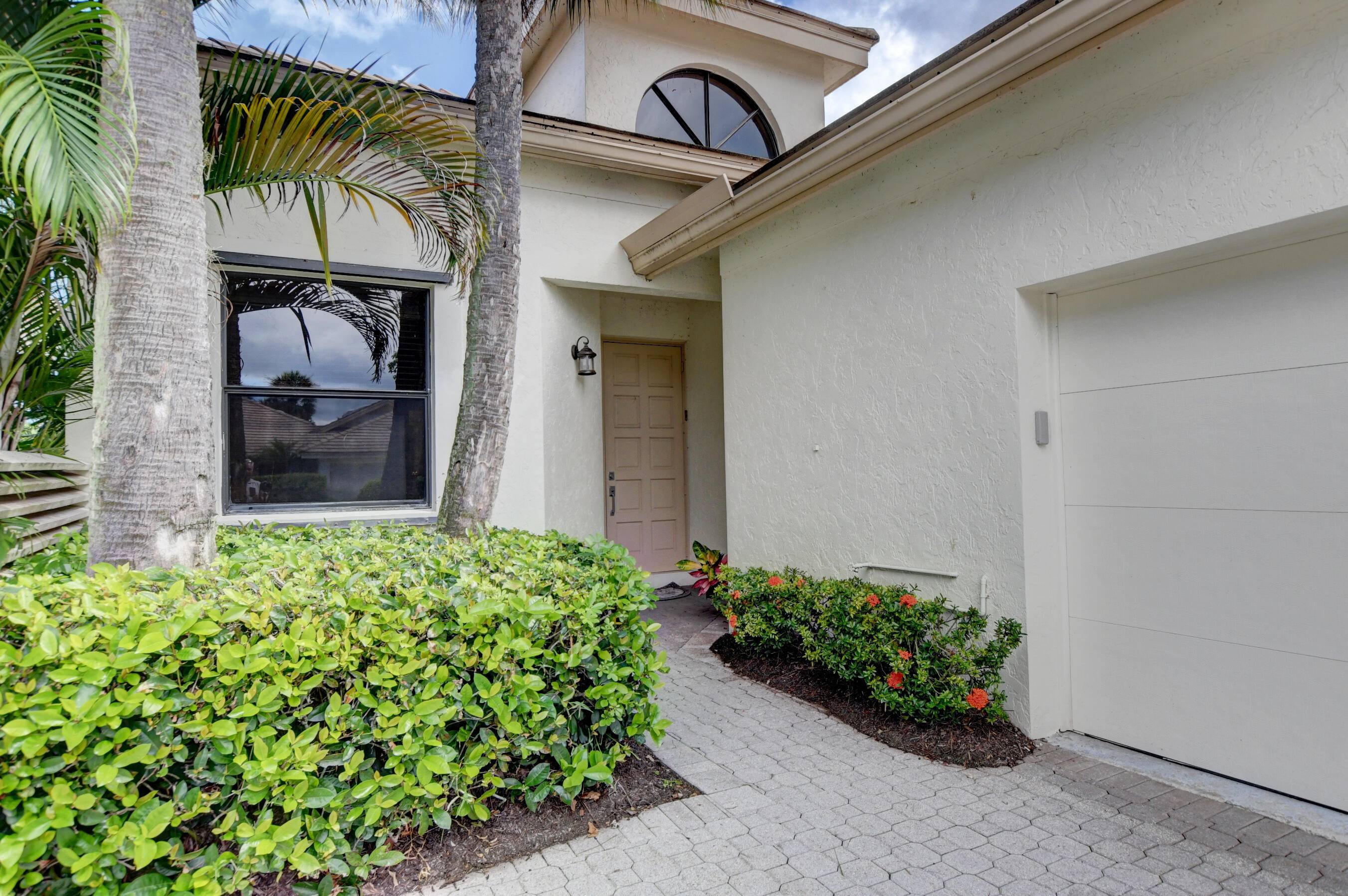 Boca Raton, FL 33434,20044 Waters Edge LN