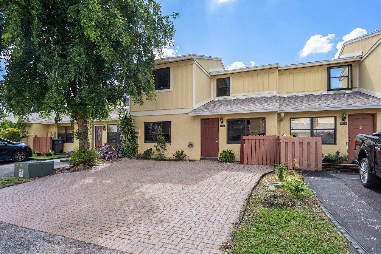 Delray Beach, FL 33484,5322 Tennis LN