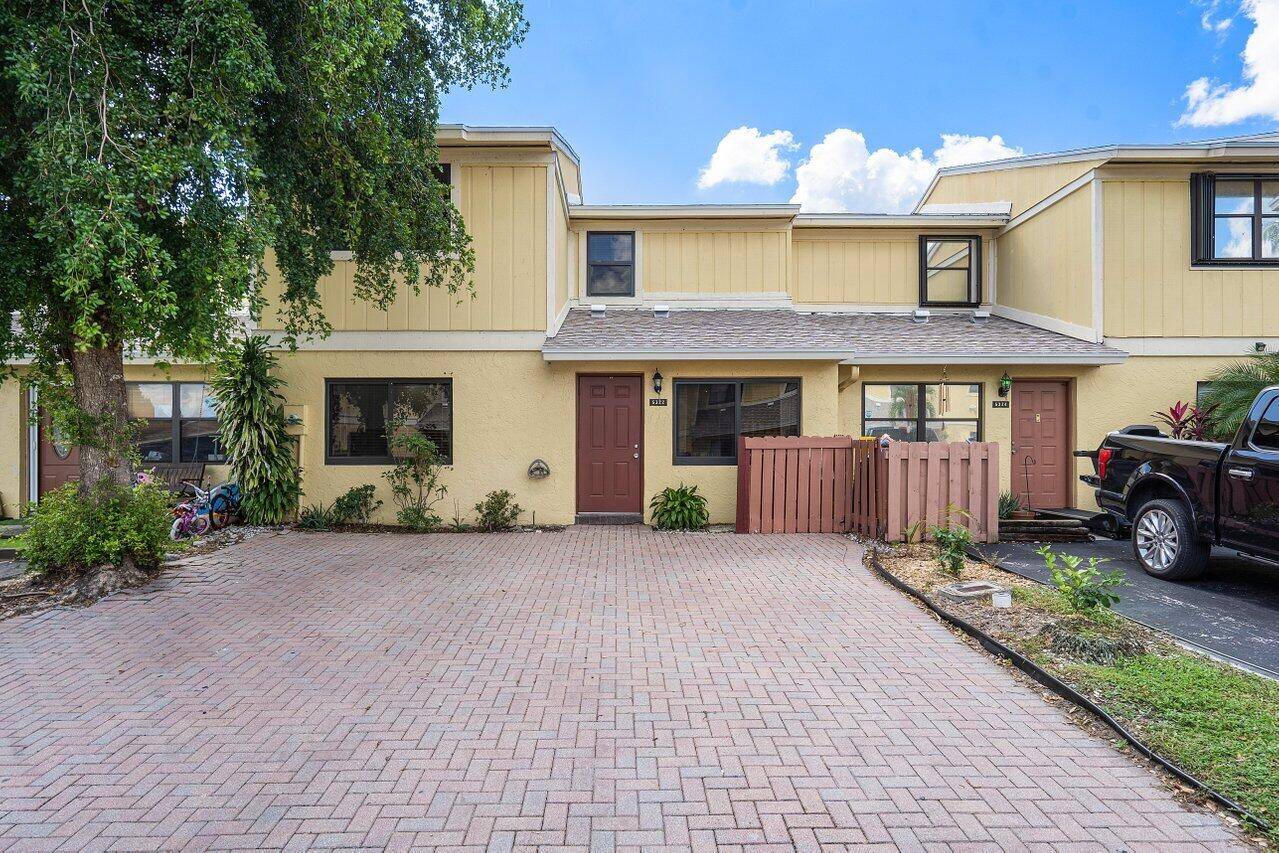 Delray Beach, FL 33484,5322 Tennis LN