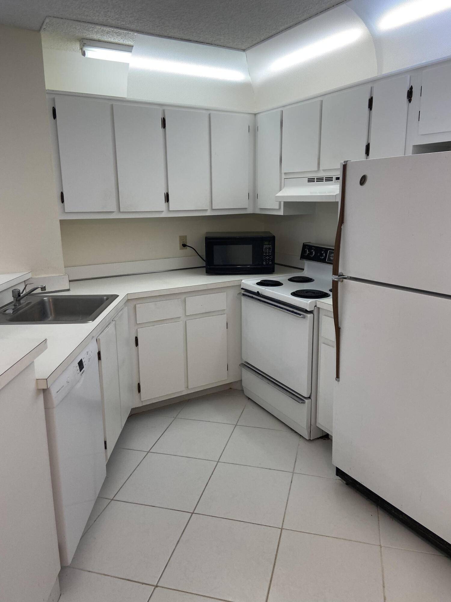 Delray Beach, FL 33446,7523 S Oriole BLVD 202