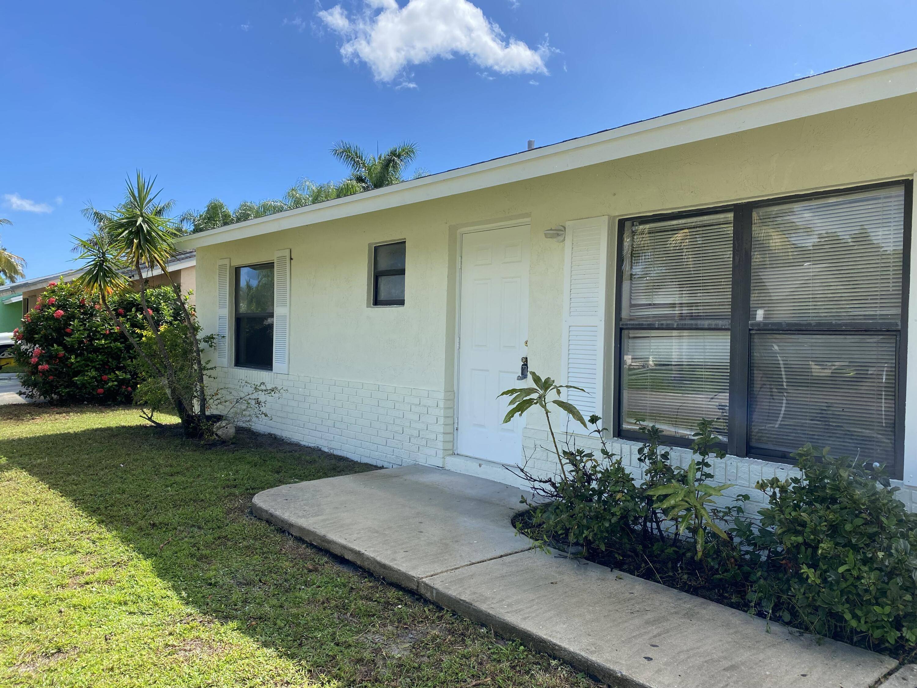 Lake Worth, FL 33463,5882 Triphammer RD