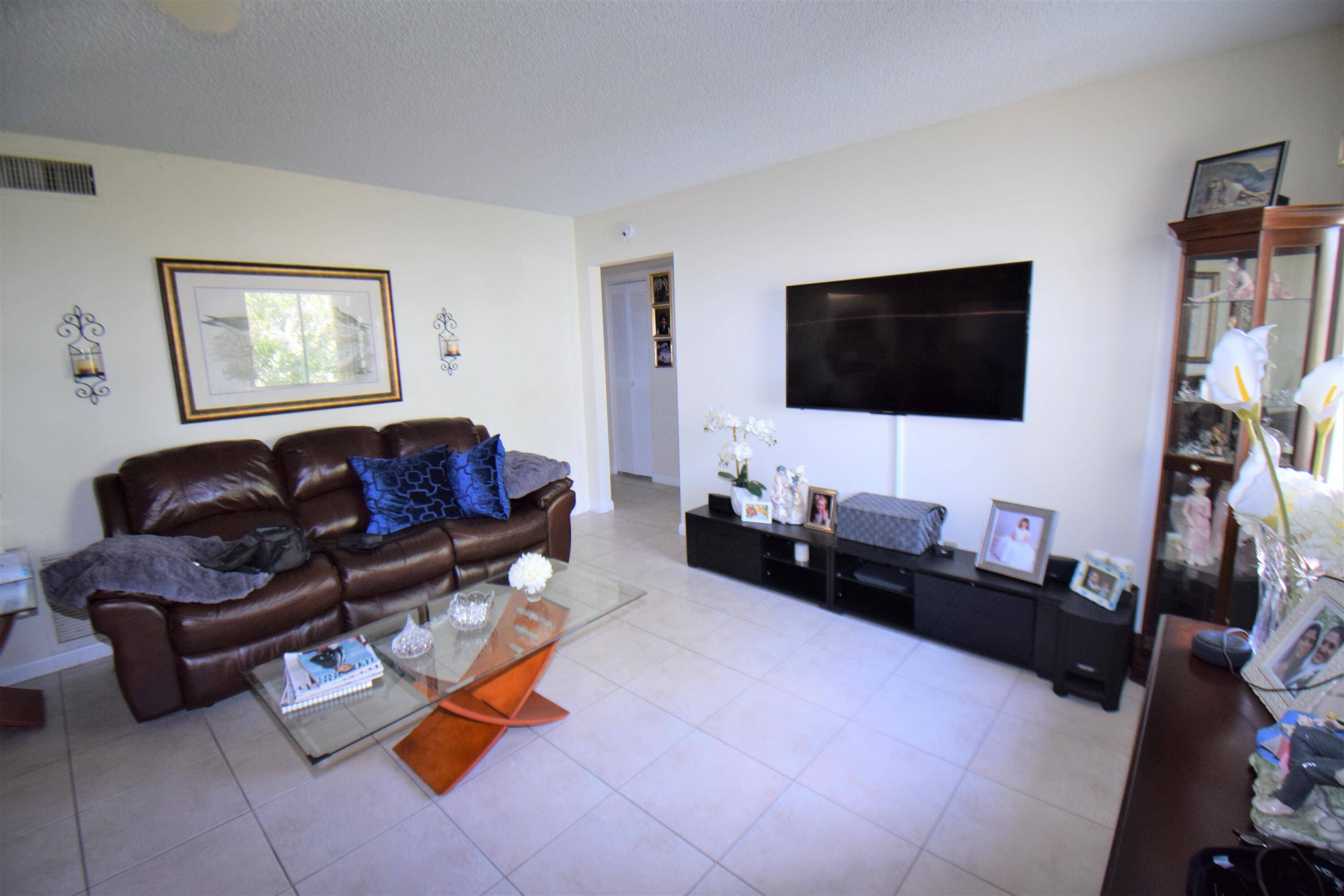 Greenacres, FL 33463,116 Lake Pine CIR B-2