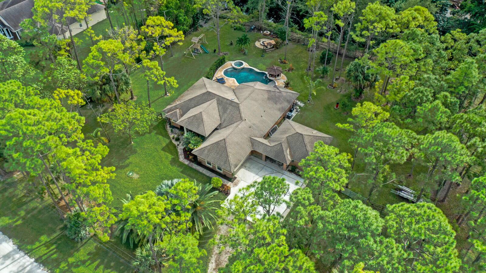 Loxahatchee, FL 33470,15424 N 82nd ST
