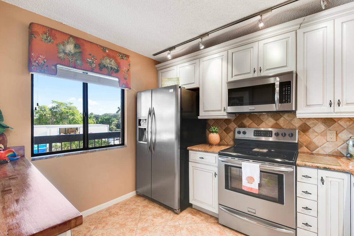 Jupiter, FL 33477,601 Seafarer CIR 202