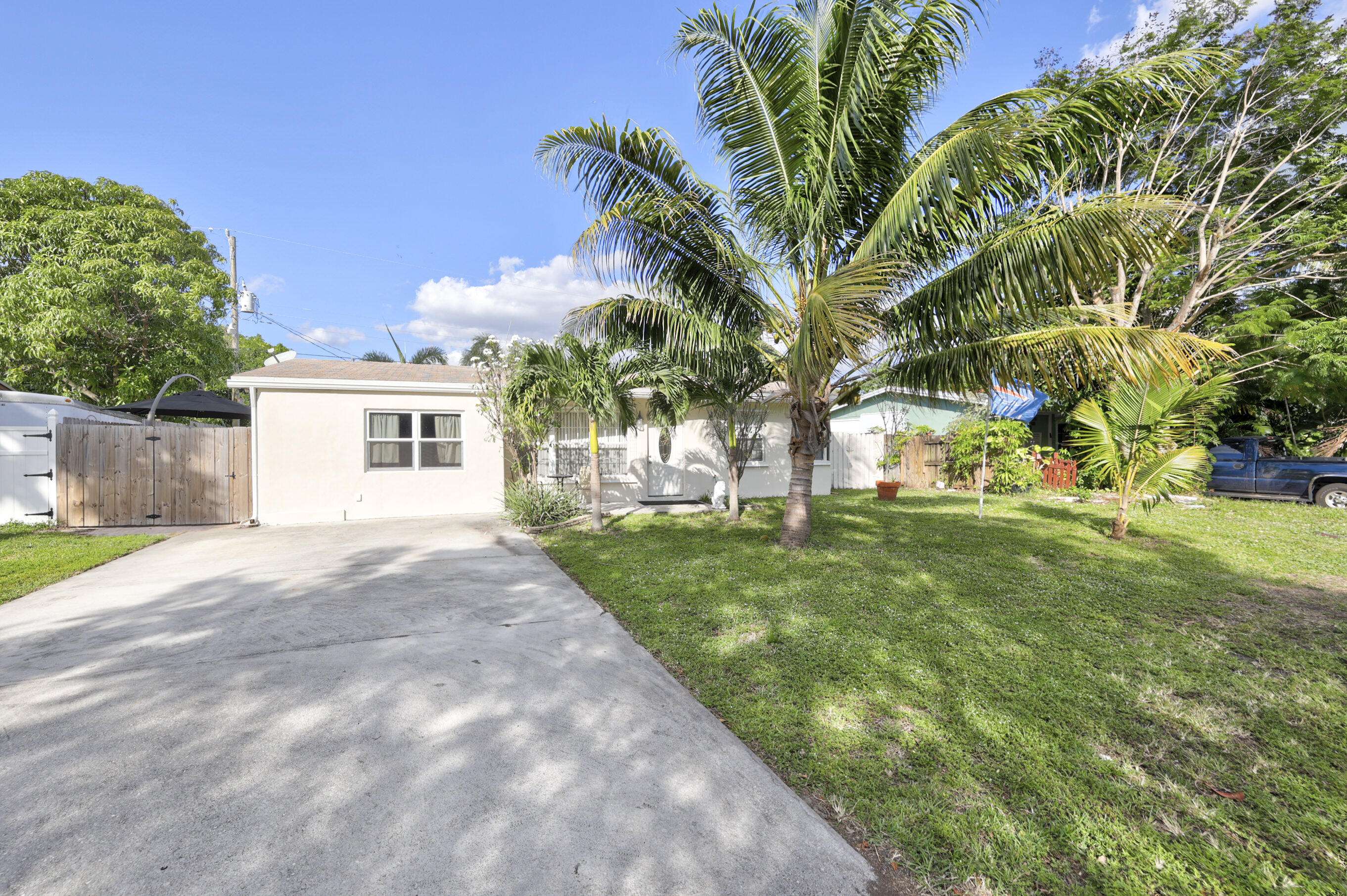 Pompano Beach, FL 33064,1537 NE 30th CT