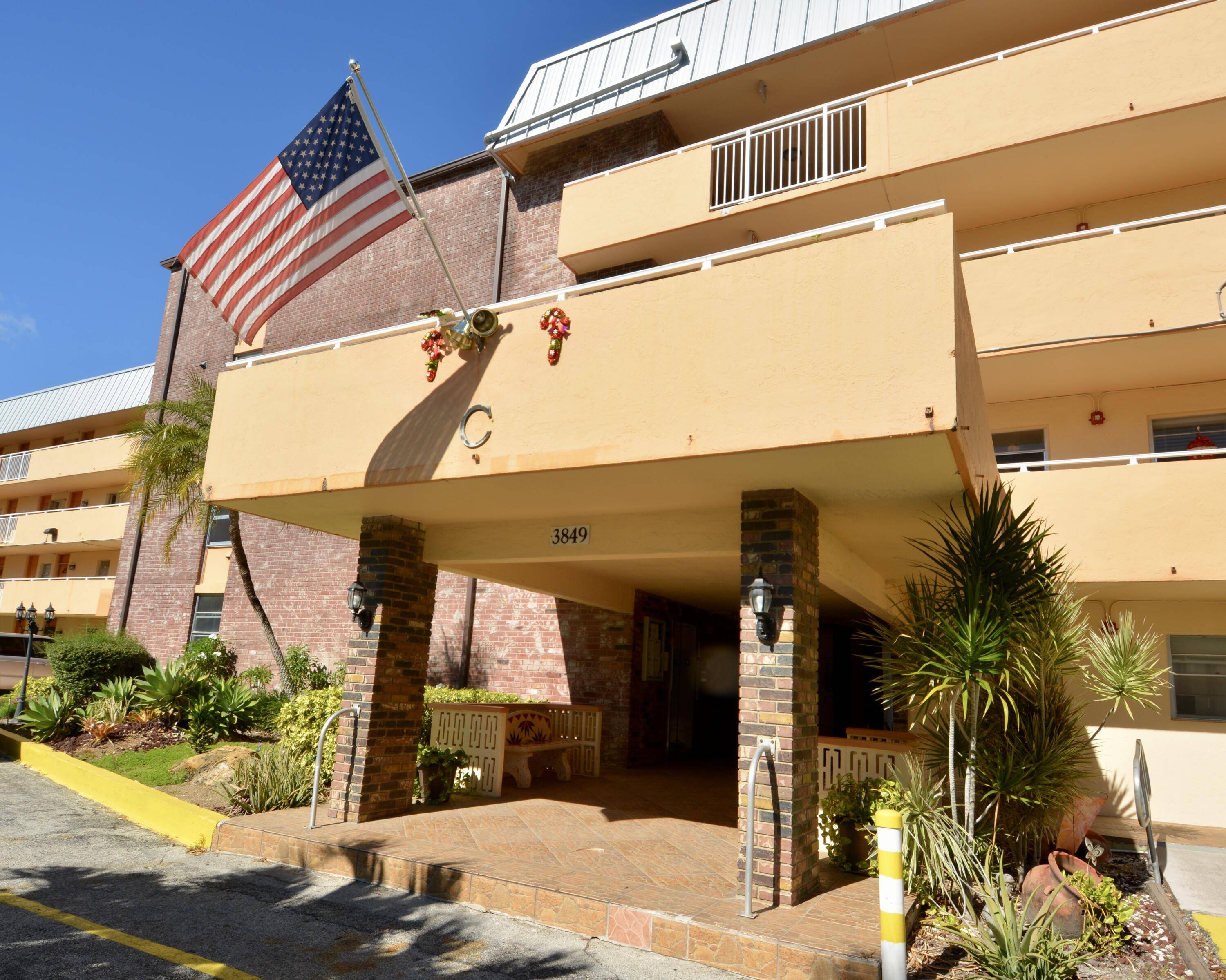 North Miami Beach, FL 33160,3849 NE 169th ST 109