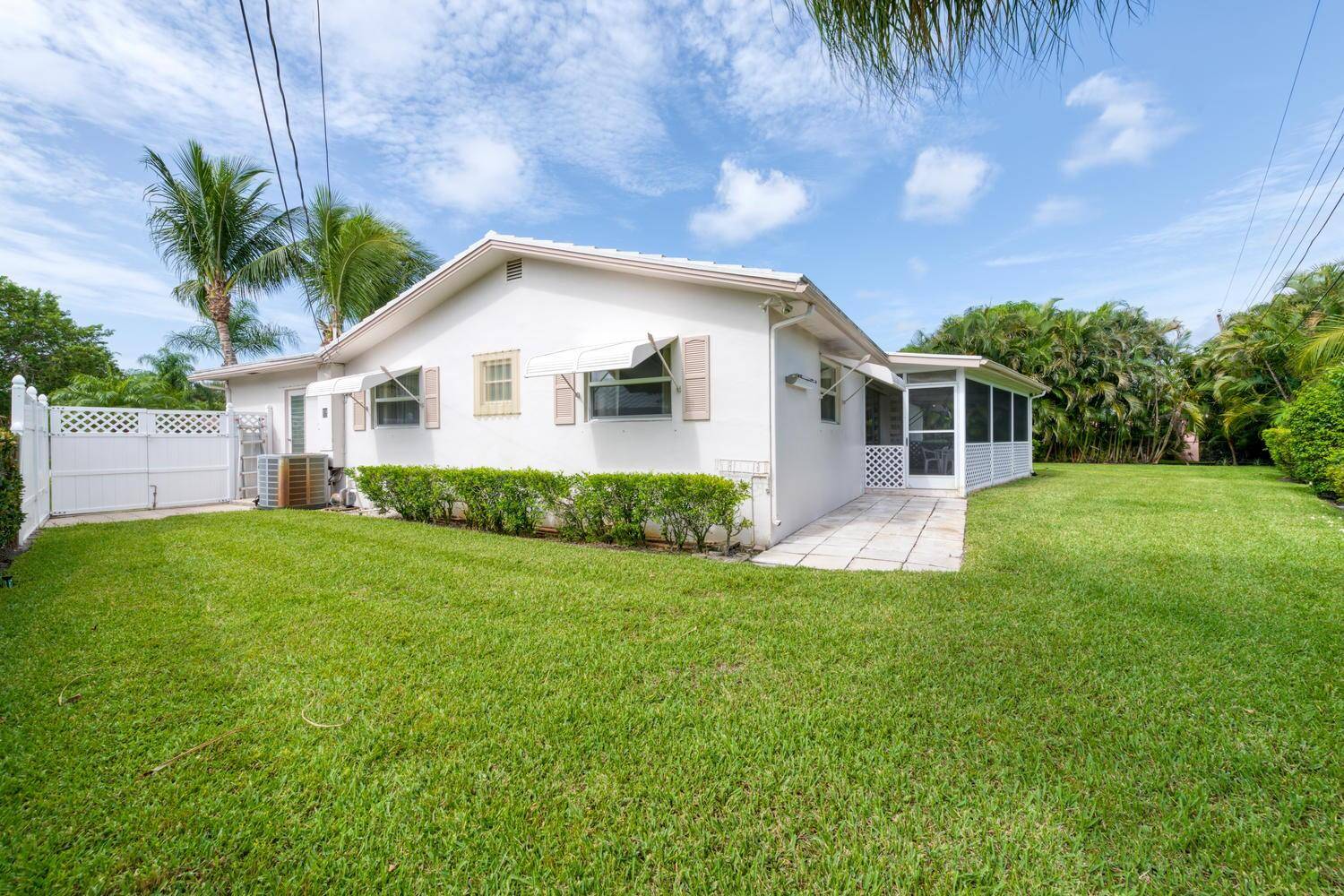 Tequesta, FL 33469,77 Camelia CIR