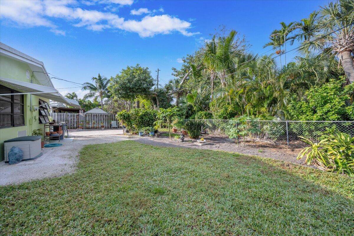 Lantana, FL 33462,803 S Lakeside PL