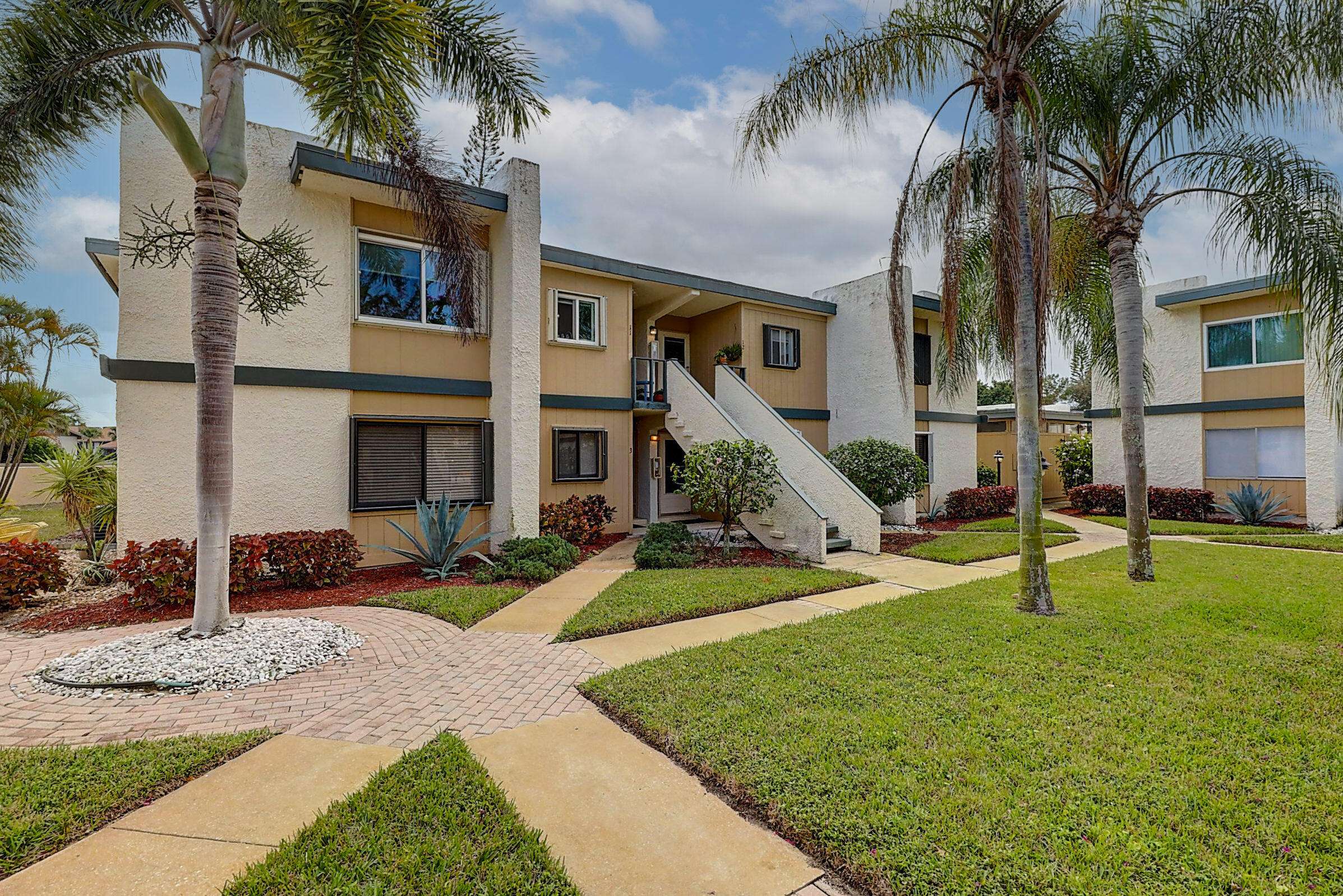 Jensen Beach, FL 34957,1561 NE 12th TER 4