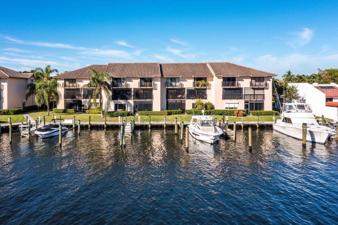 Delray Beach, FL 33483,300 Captains WALK 1140