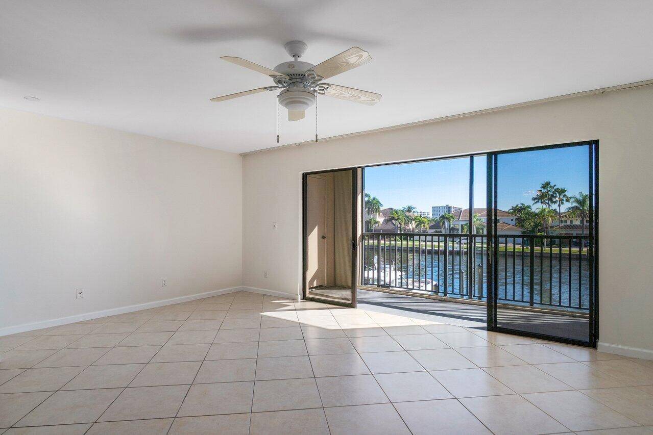 Delray Beach, FL 33483,300 Captains WALK 1140