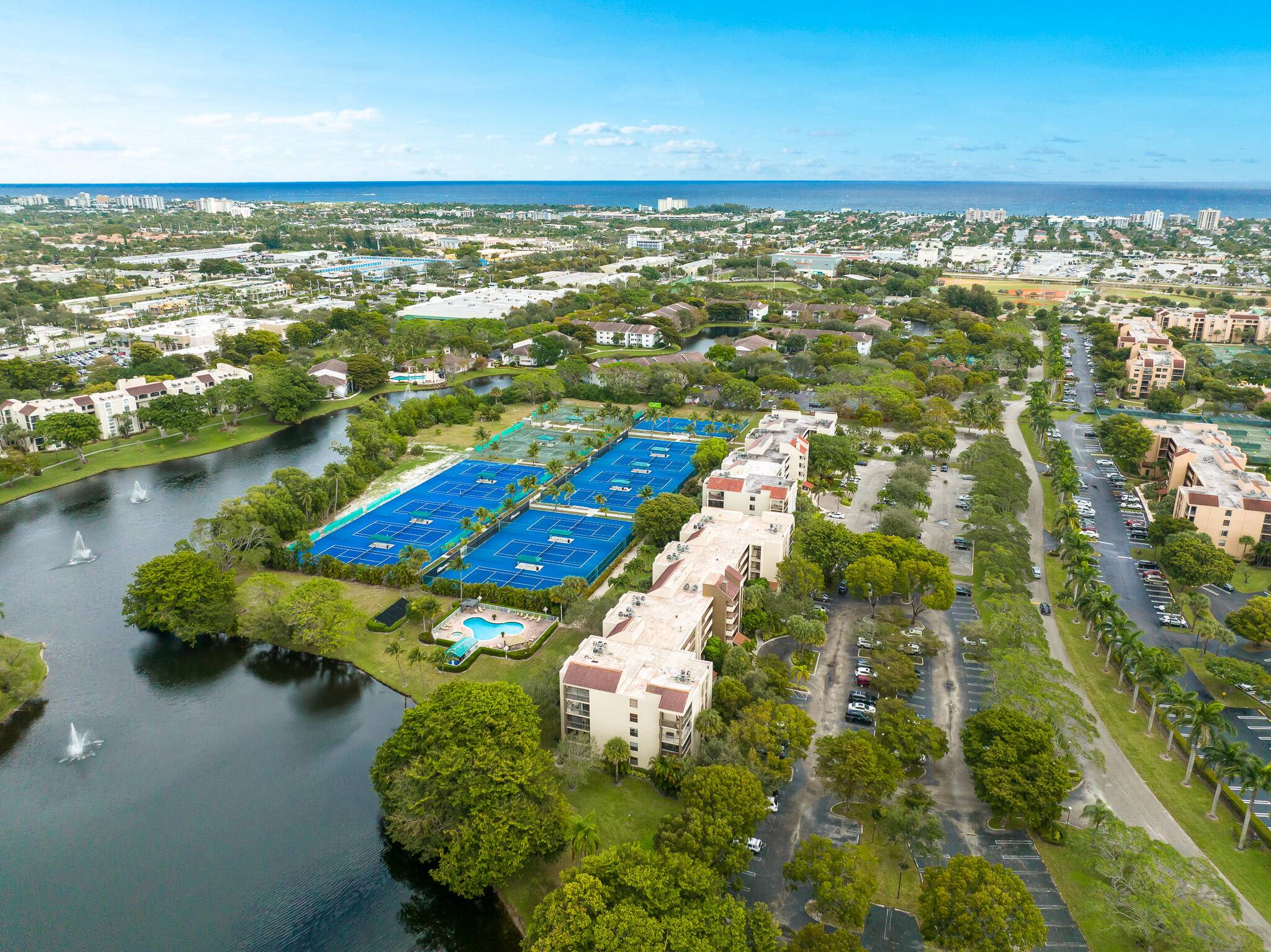 Delray Beach, FL 33444,825 Egret CIR 409