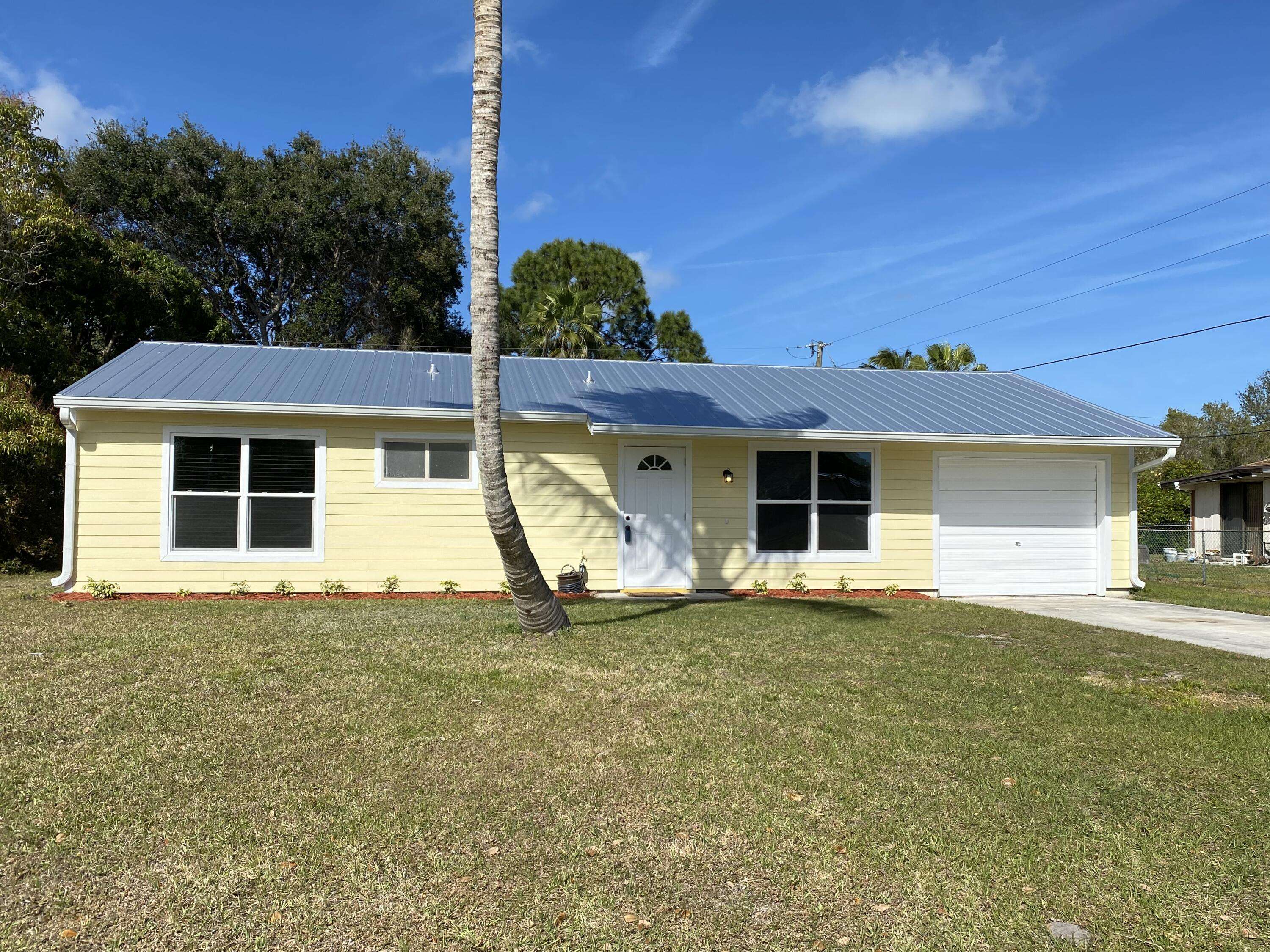 Vero Beach, FL 32962,674 SW 23rd PL