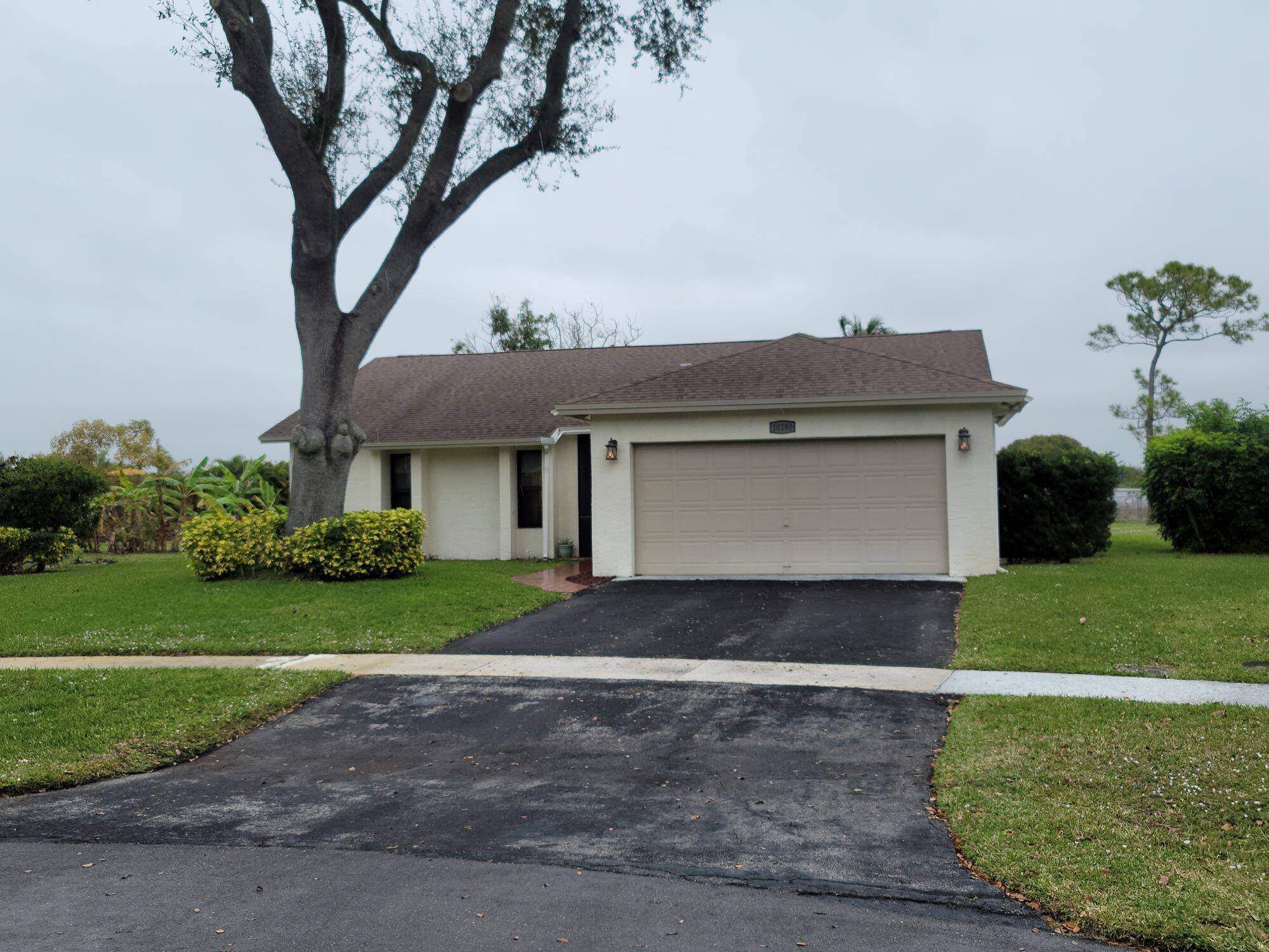 Boca Raton, FL 33498,10285 Greenbriar CT