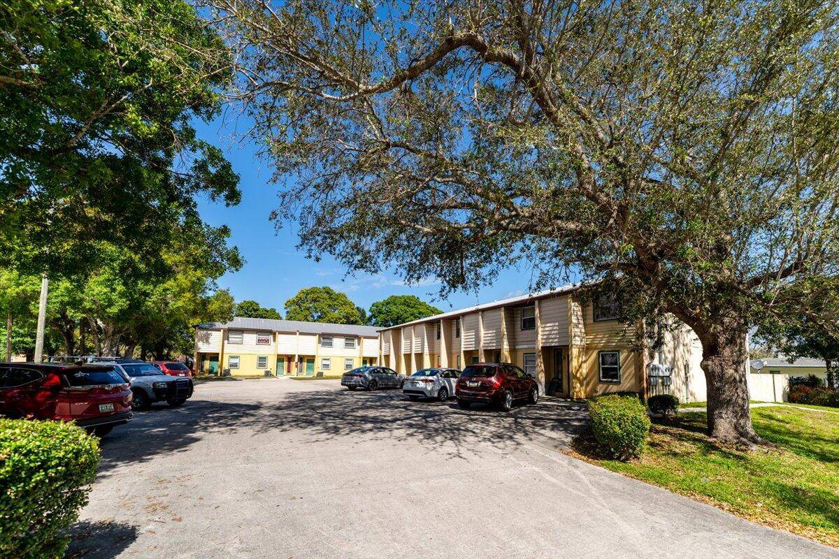 Fort Pierce, FL 34950,622 S 11th S ST