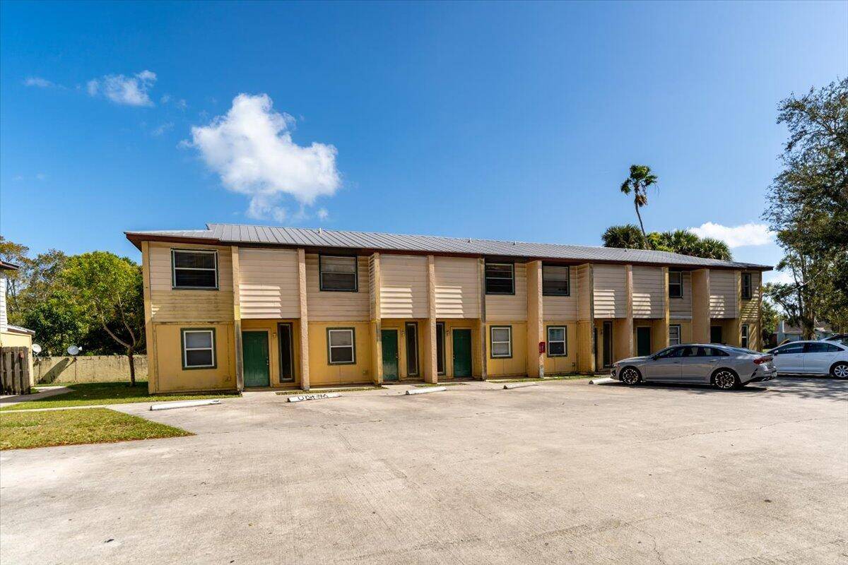 Fort Pierce, FL 34950,622 S 11th S ST