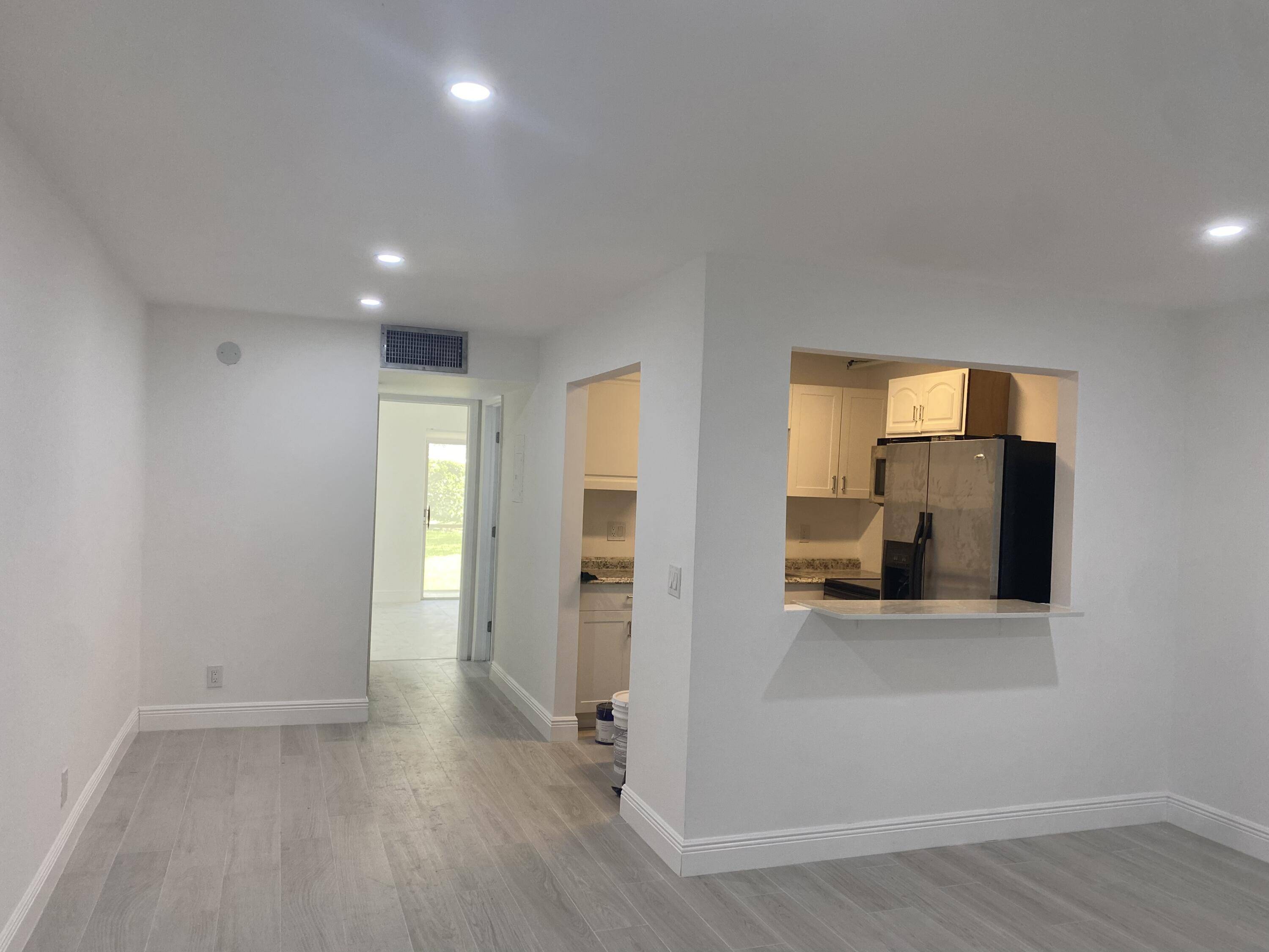 Palm Springs, FL 33461,555 Purdy LN 106