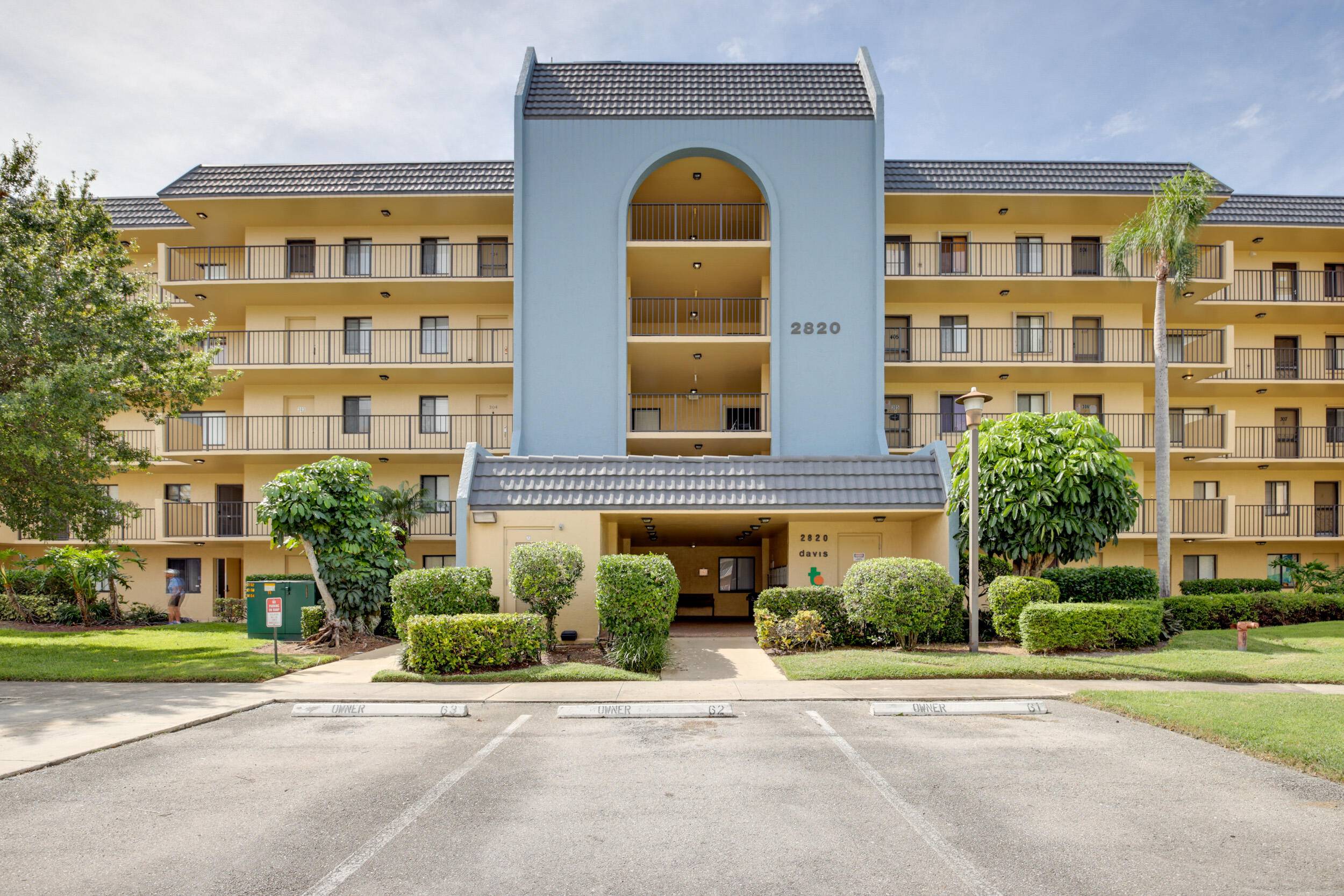 West Palm Beach, FL 33417,2820 Tennis Club DR 205
