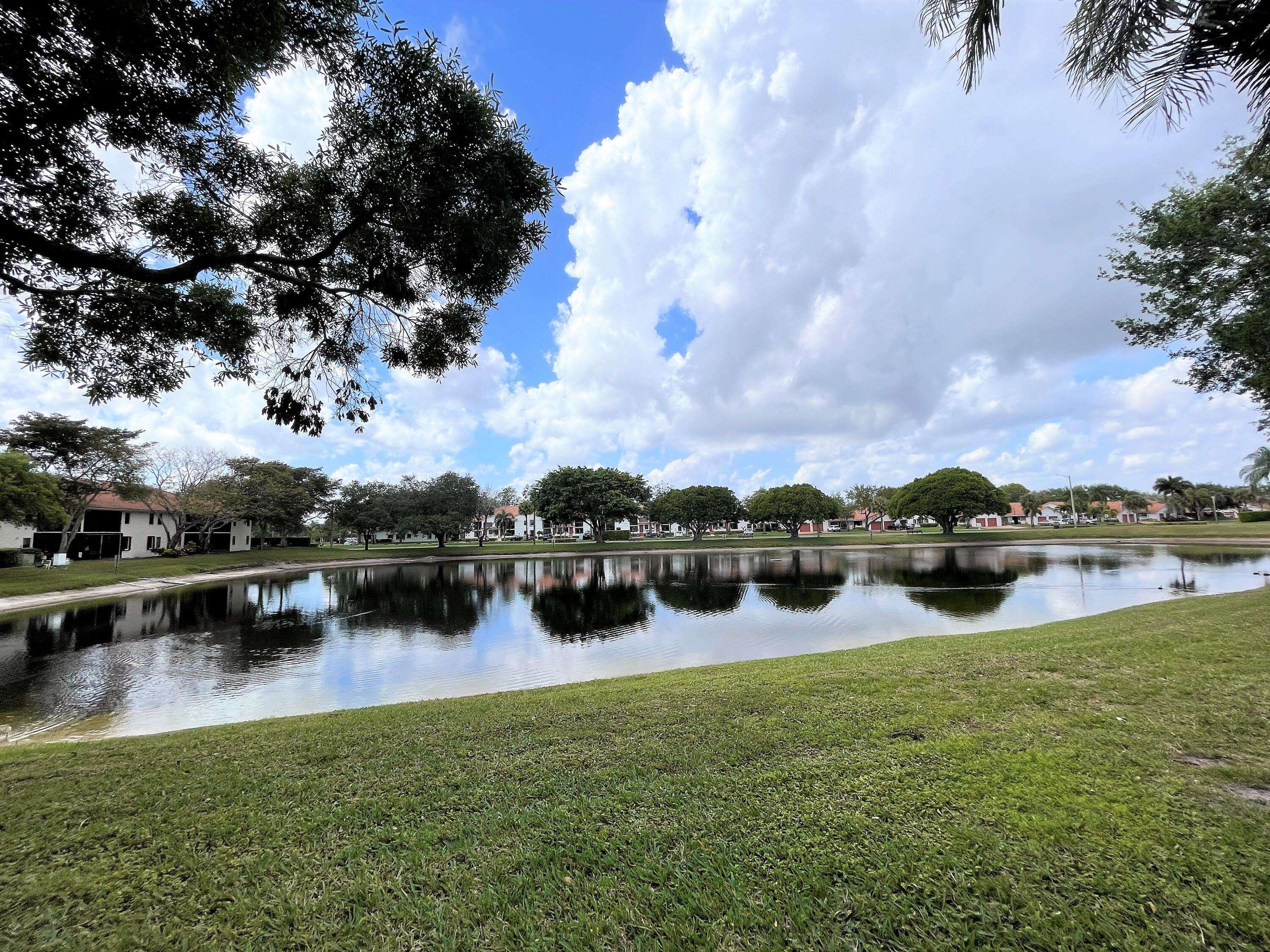 Boynton Beach, FL 33437,9729 E Sills DR 203