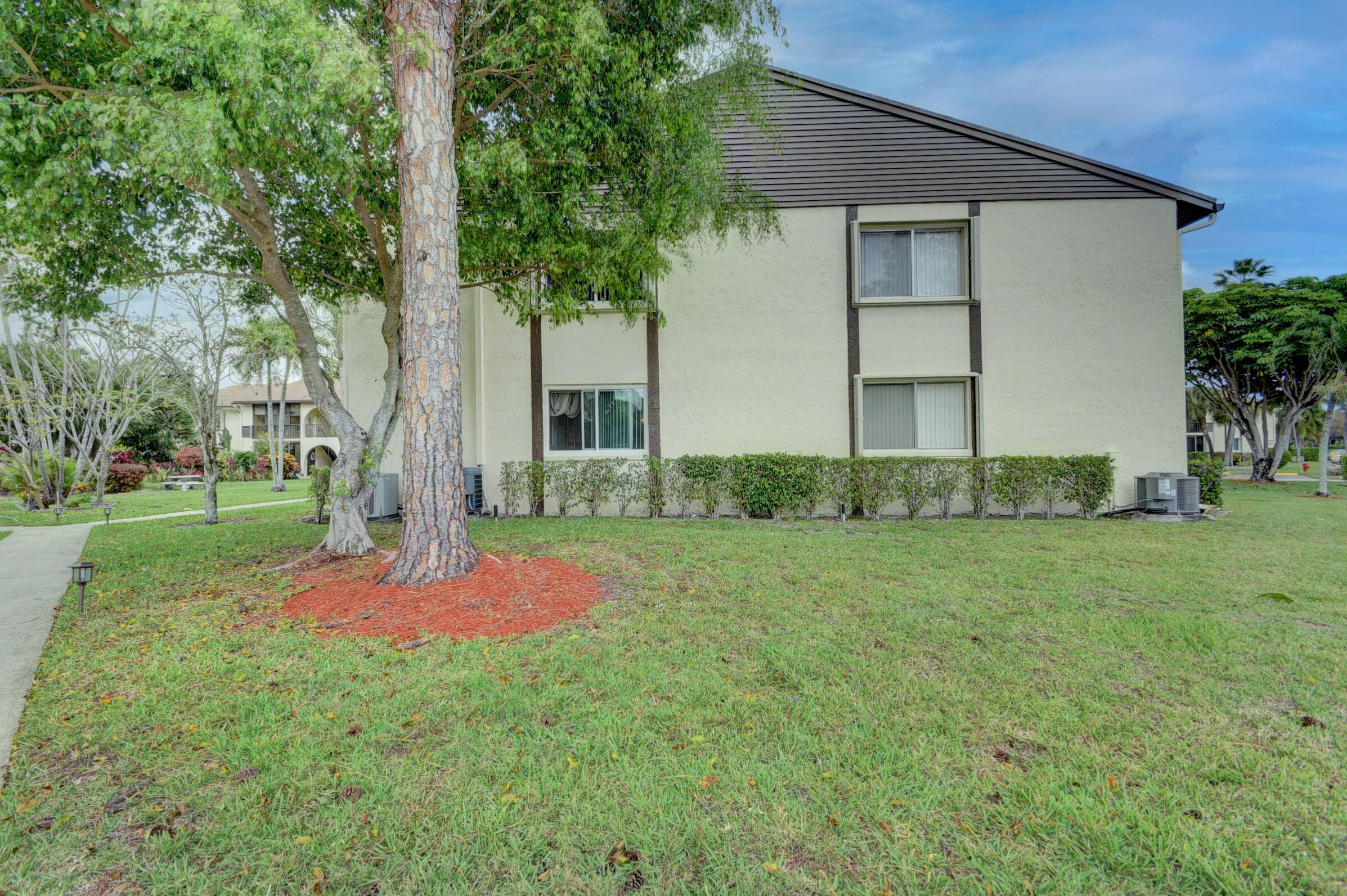 Greenacres, FL 33463,5961 Whispering Pine WAY B-1