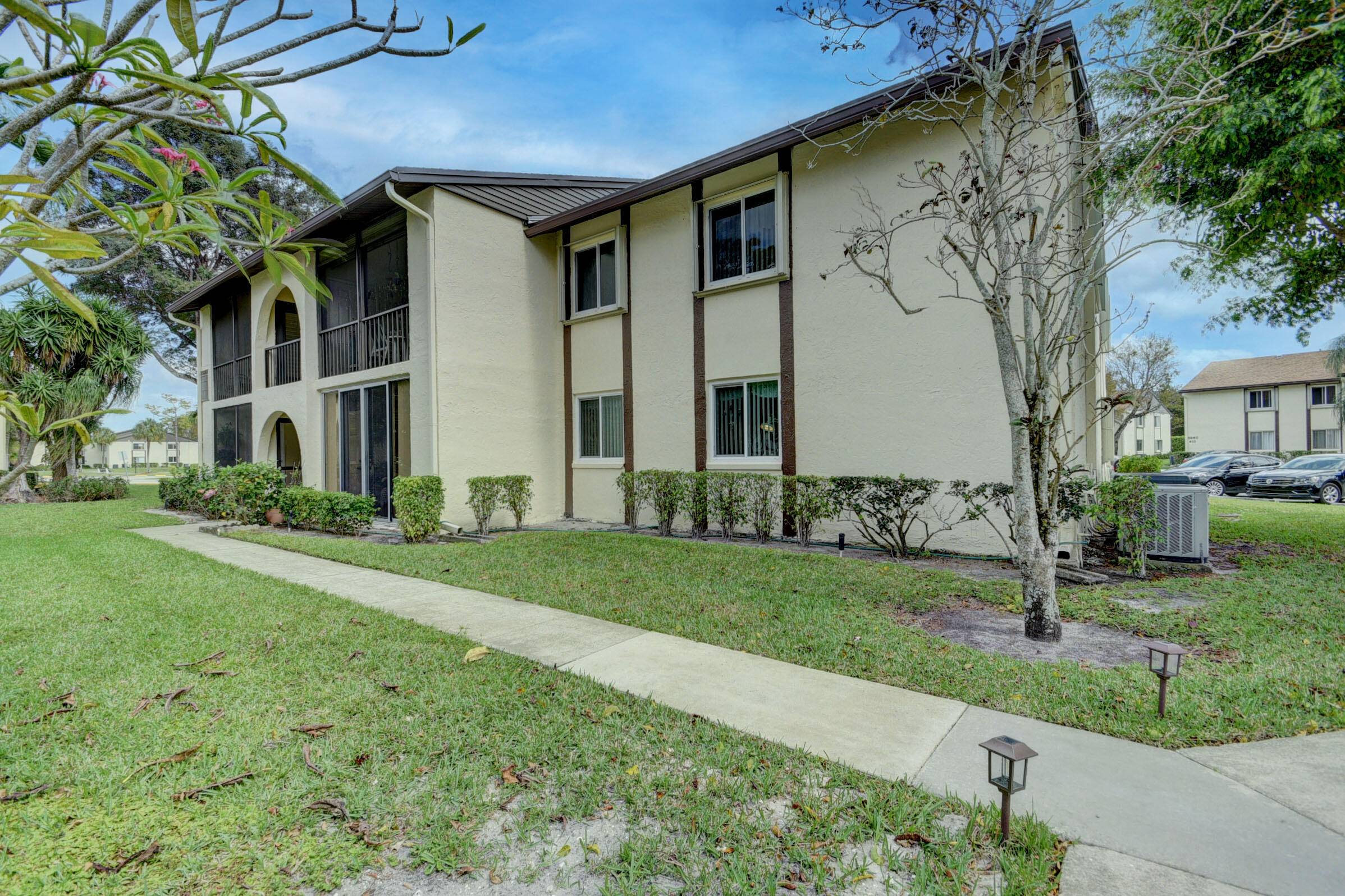 Greenacres, FL 33463,5961 Whispering Pine WAY B-1