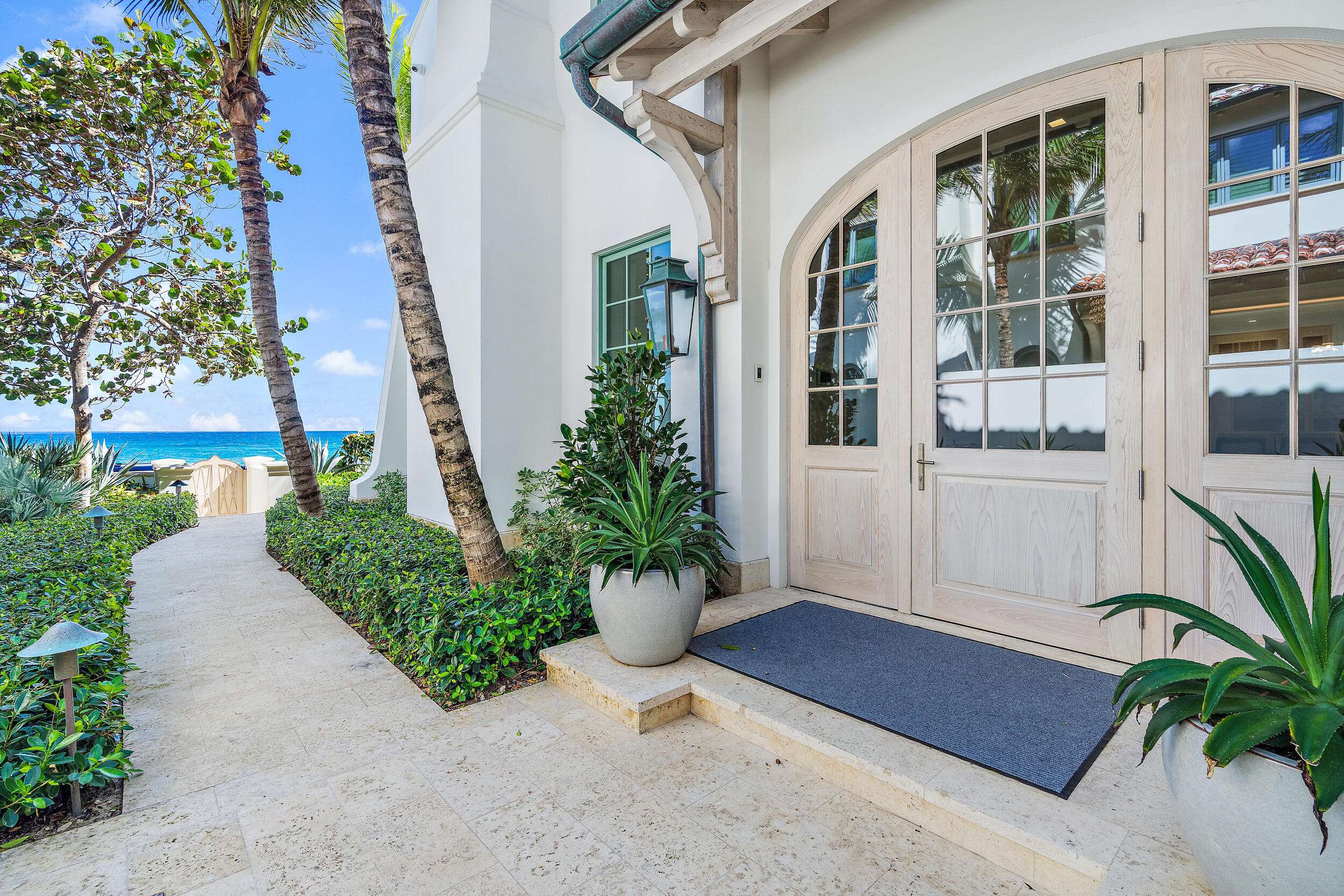 Palm Beach, FL 33480,466 S Ocean BLVD