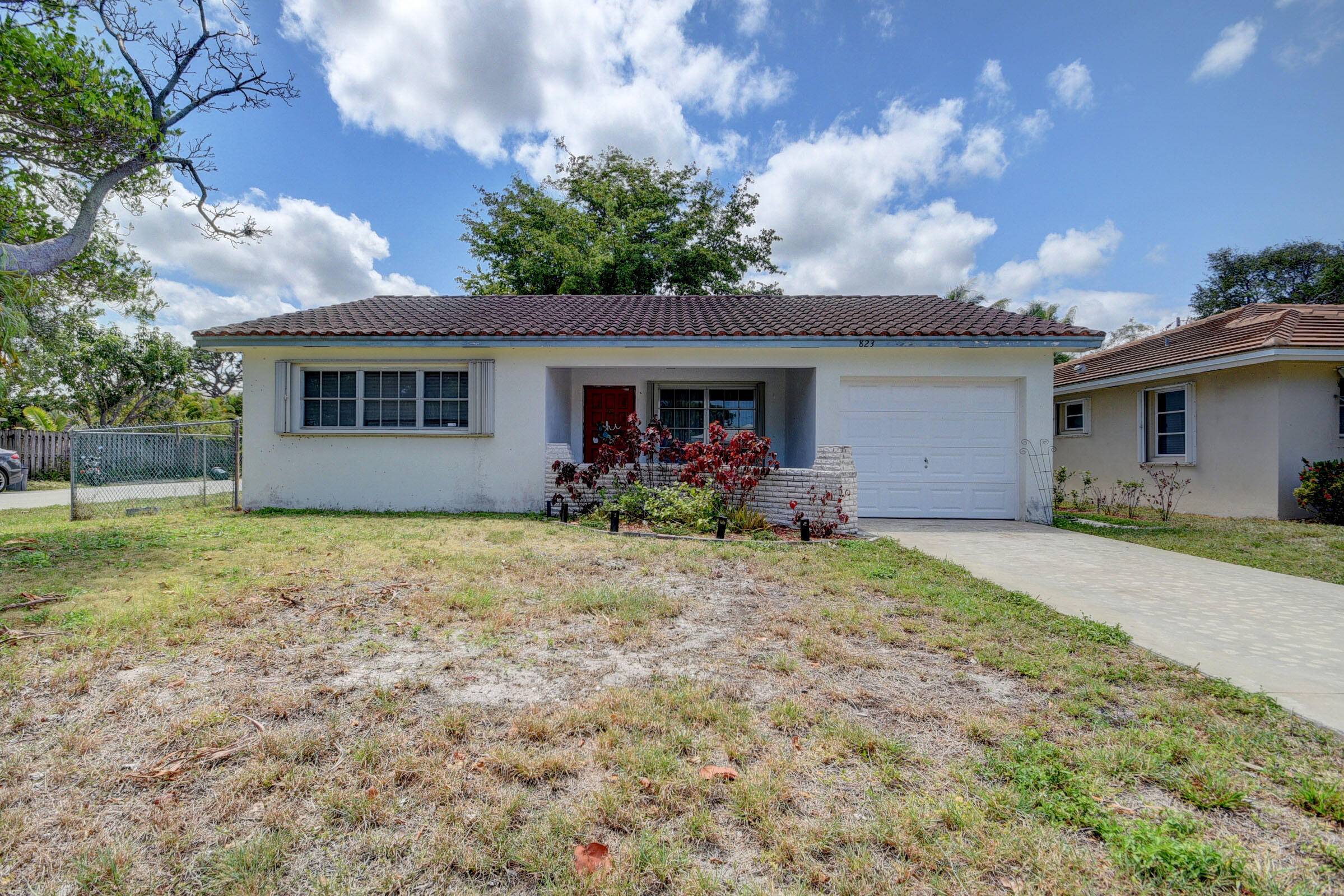 Lantana, FL 33462,823 S Lake DR