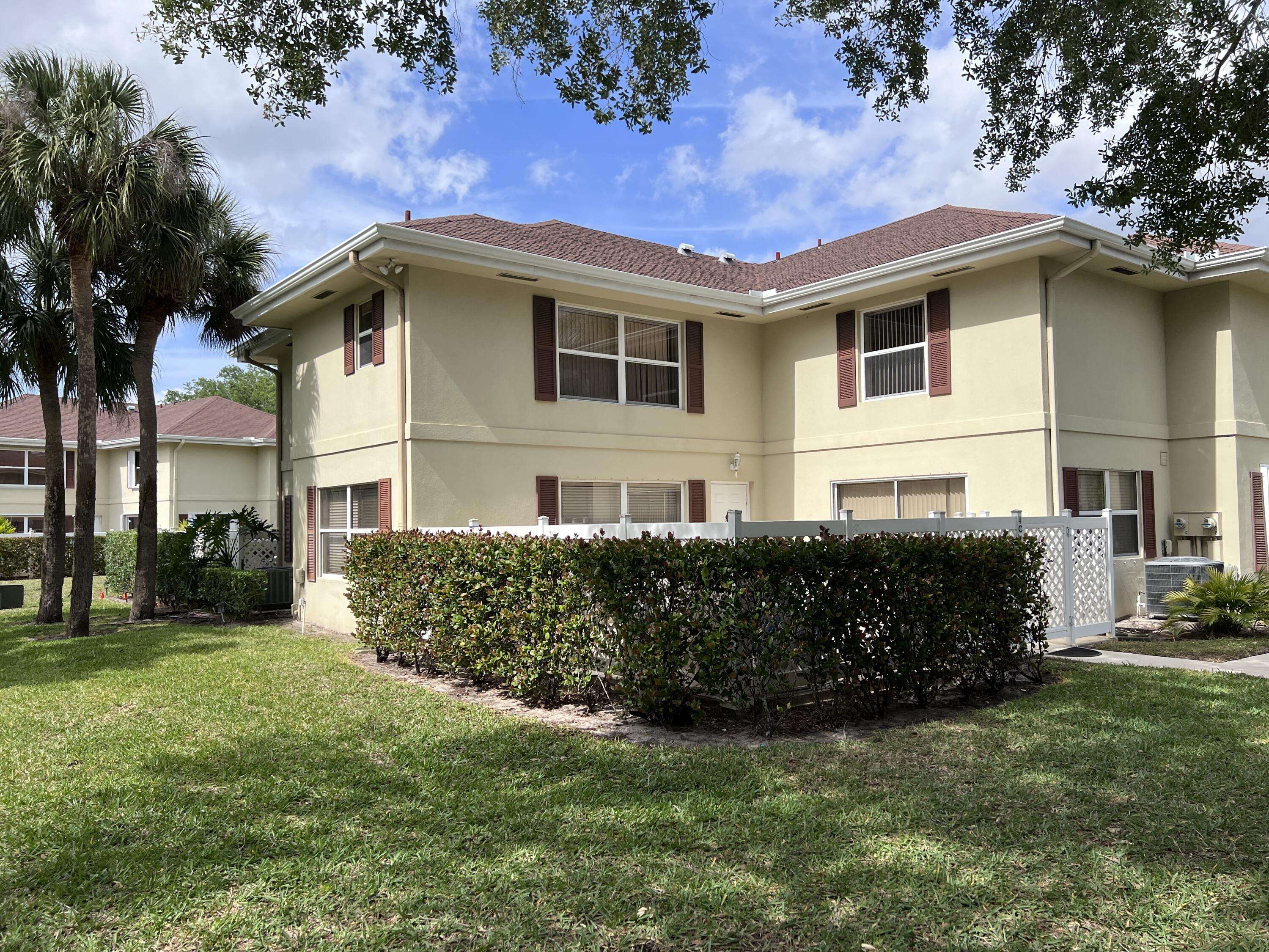 Royal Palm Beach, FL 33411,4 Amherst CT C