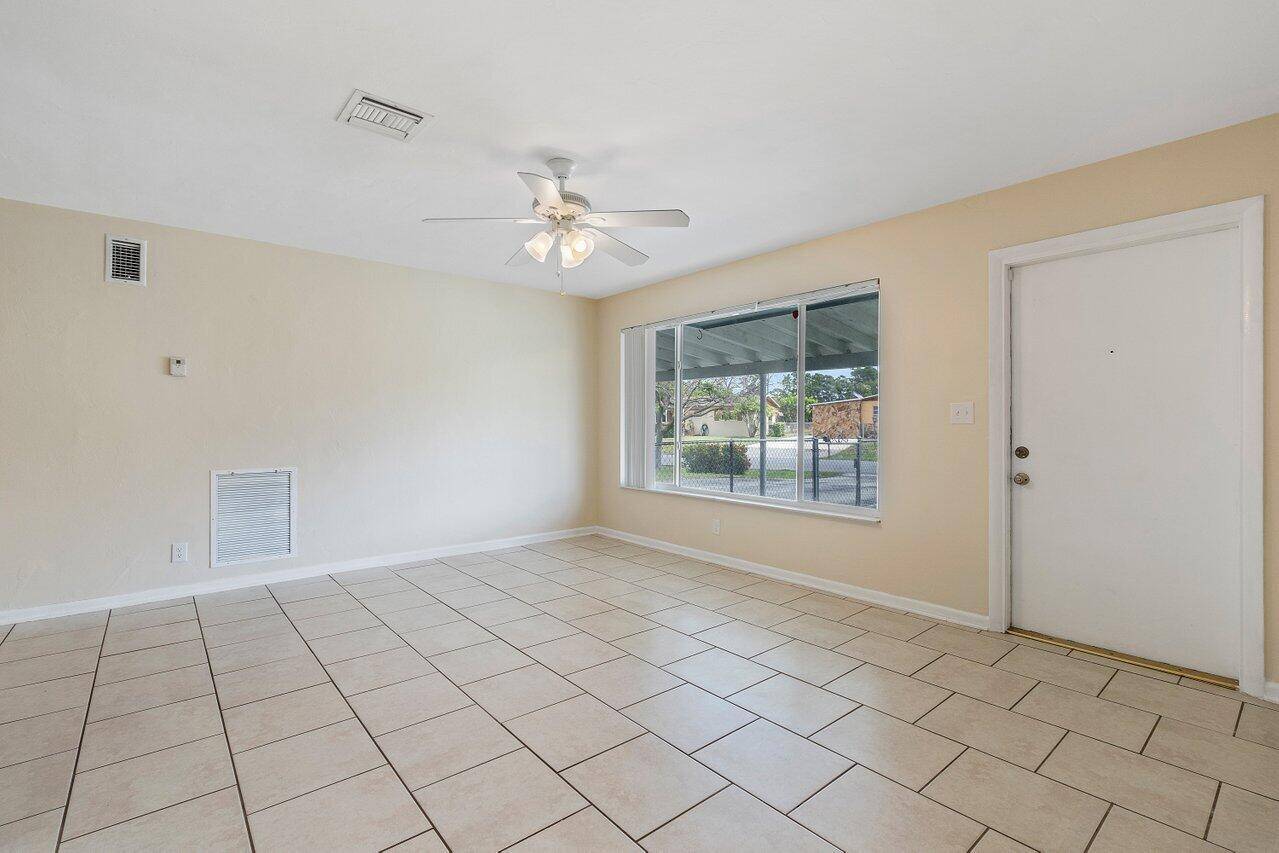 West Palm Beach, FL 33413,725 Caroline AVE