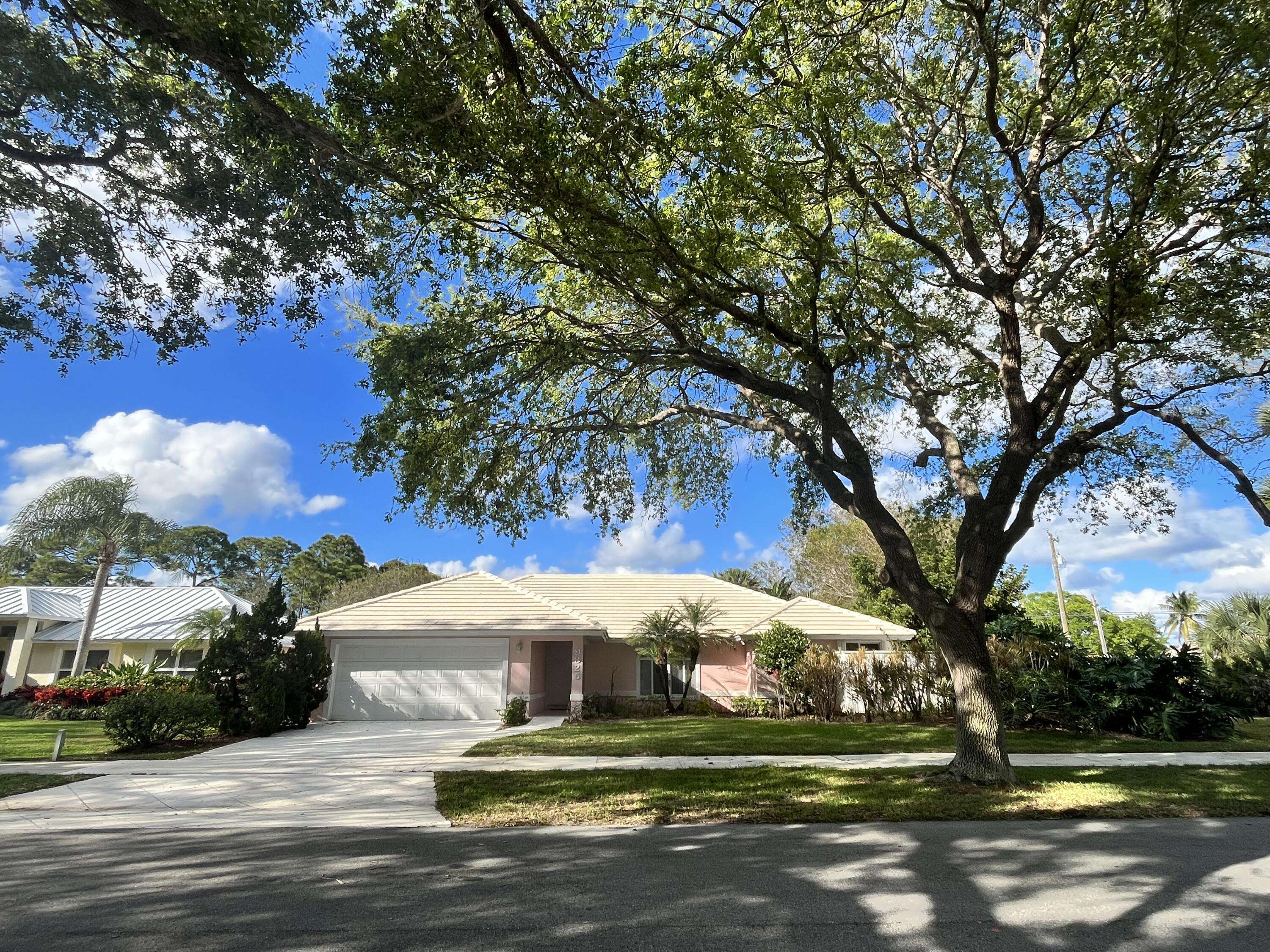 Tequesta, FL 33469,9825 SE Landing PL